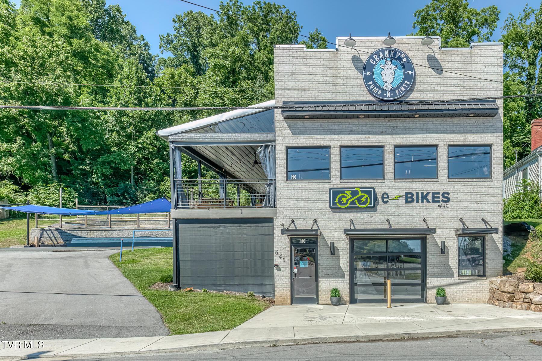 Photo of 2,160 sq ft commercial sale at 640 East Maple Street