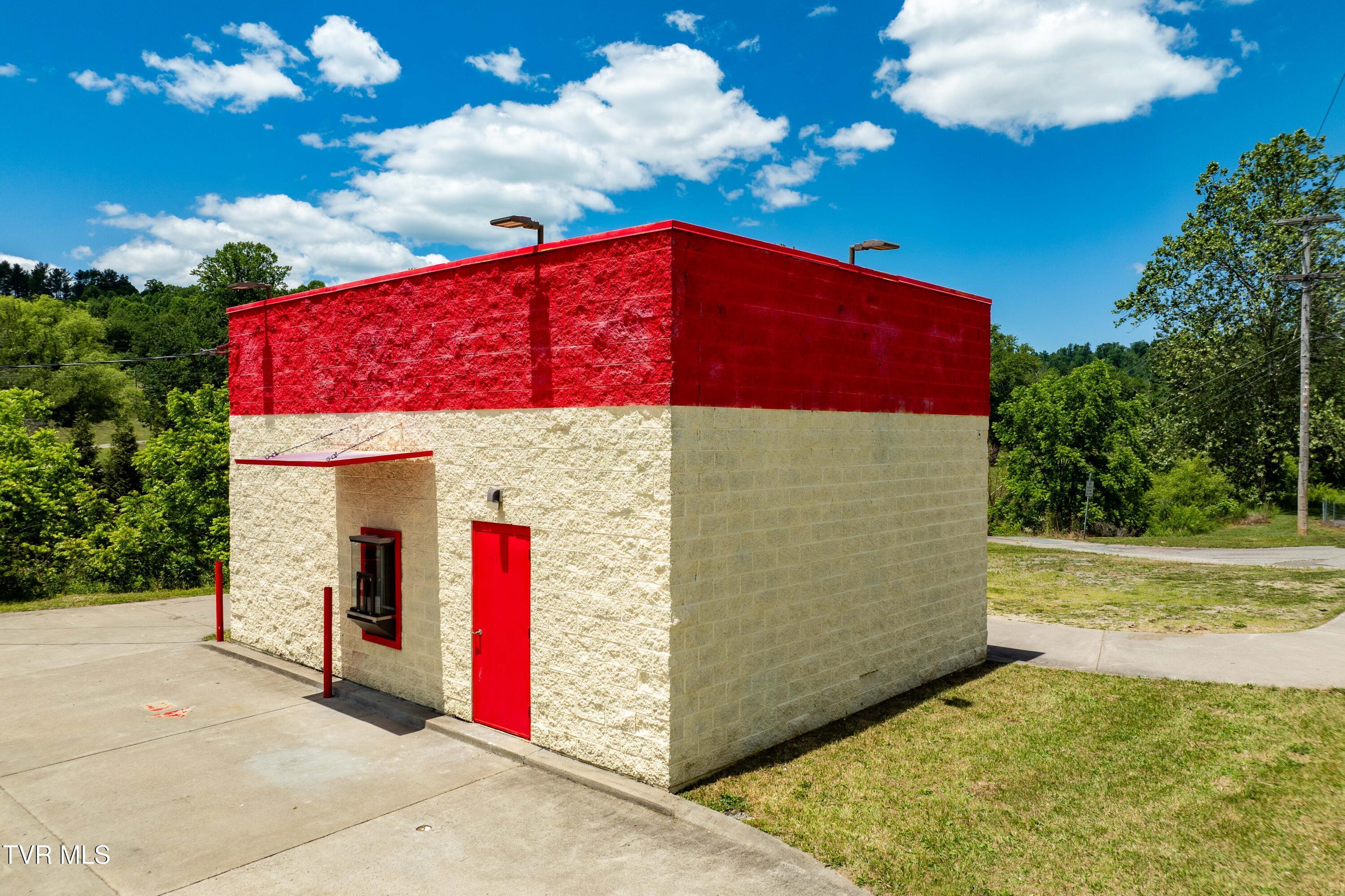 Photo of 660 sq ft, 0.29 ac commercial sale at 254 South Shady Street
