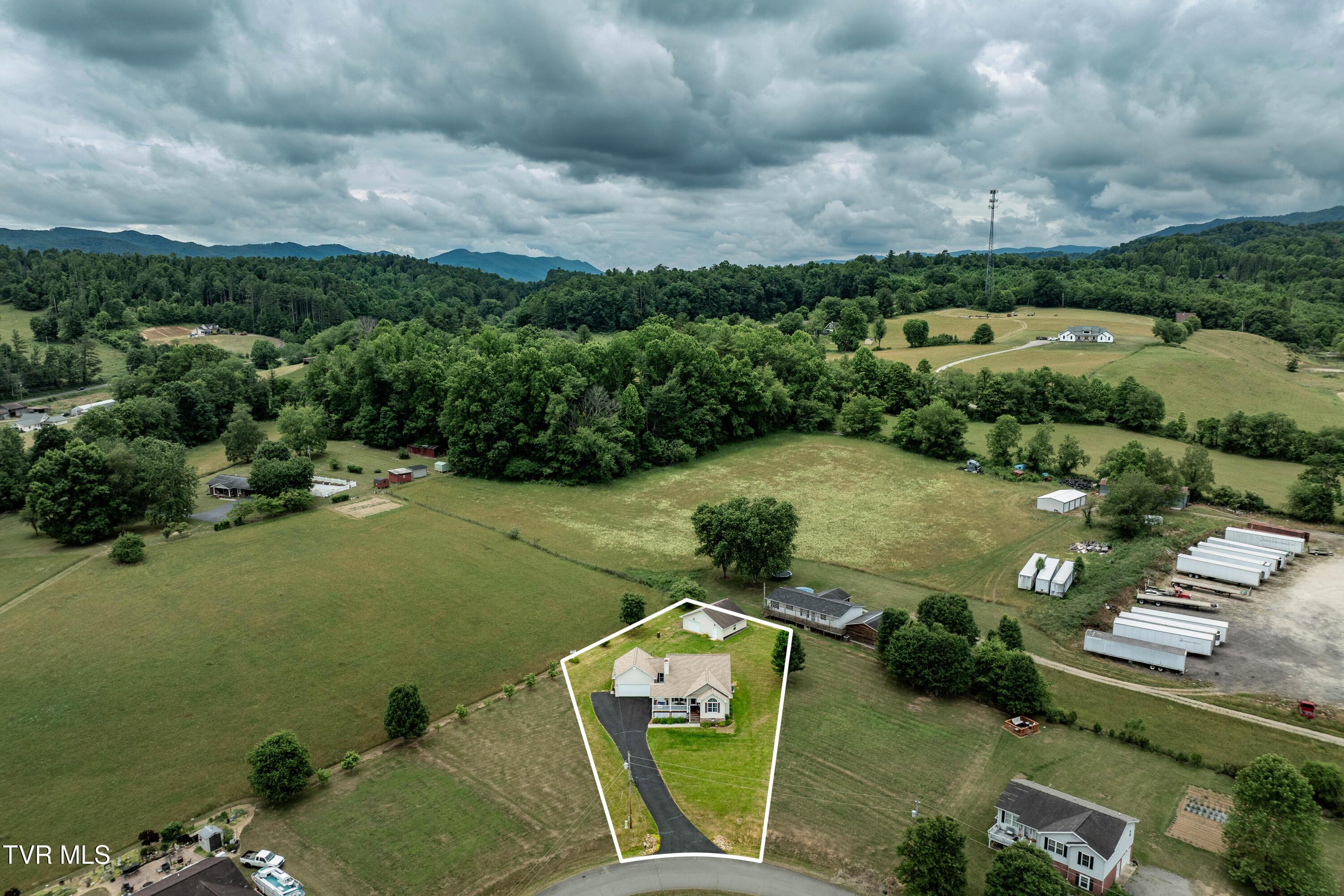 313 Lily Ln (3 of 76)