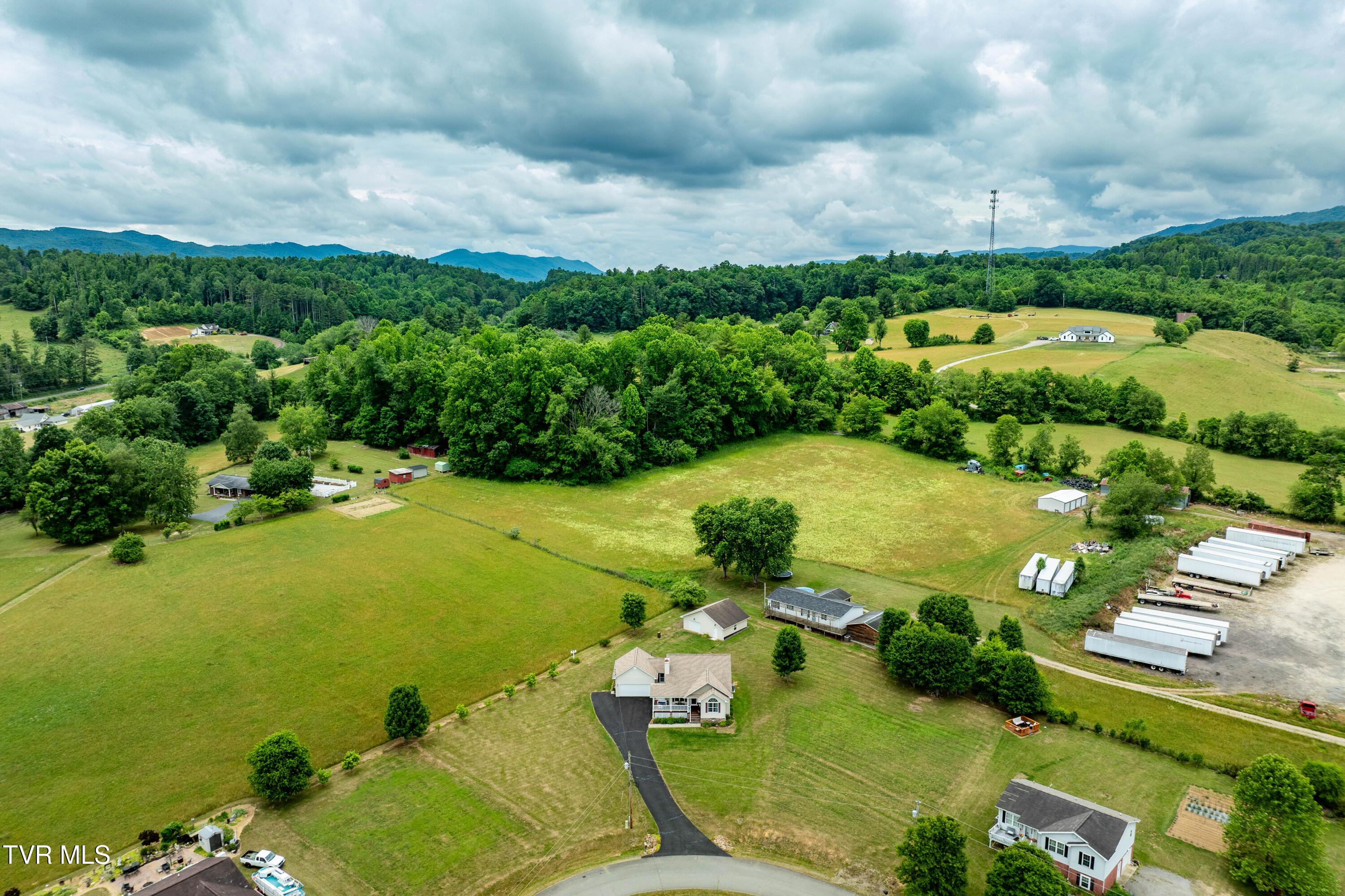 313 Lily Ln (4 of 76)