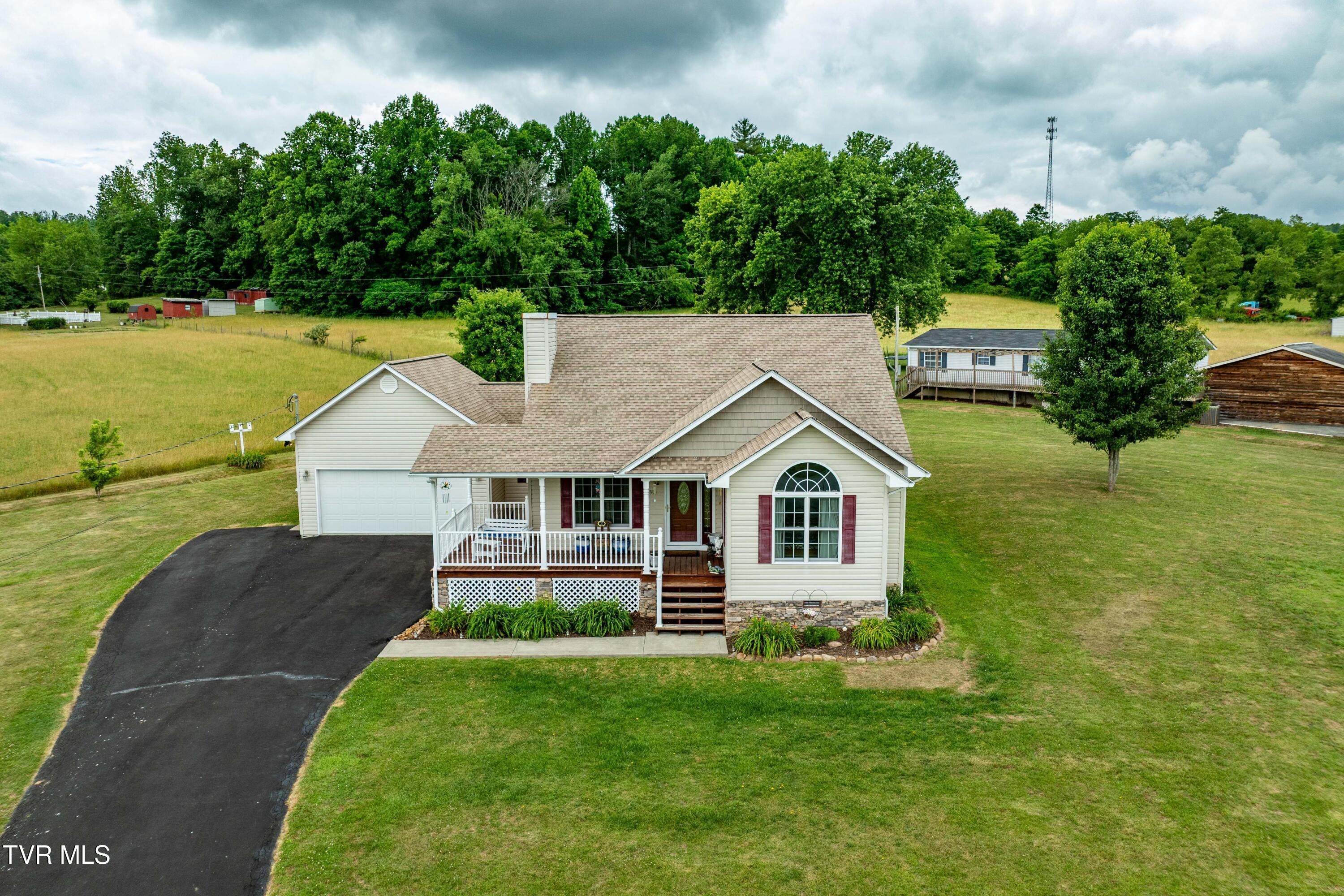 Photo of 3 bed, 2 bath, 1,575 sq ft single family residence at 313 Lily Lane