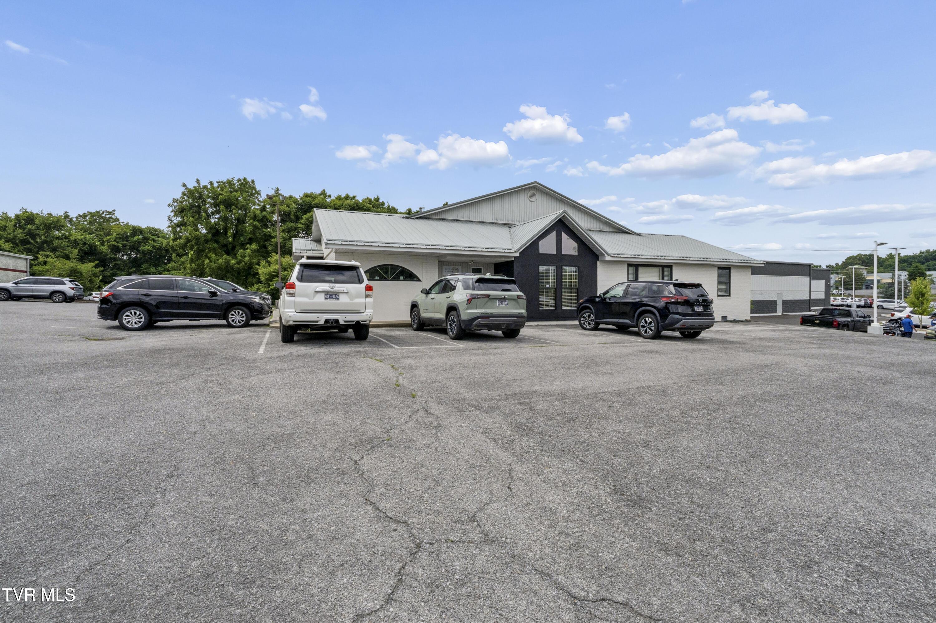 Photo of 175 sq ft, 0.43 ac commercial lease at 200 High Point Drive