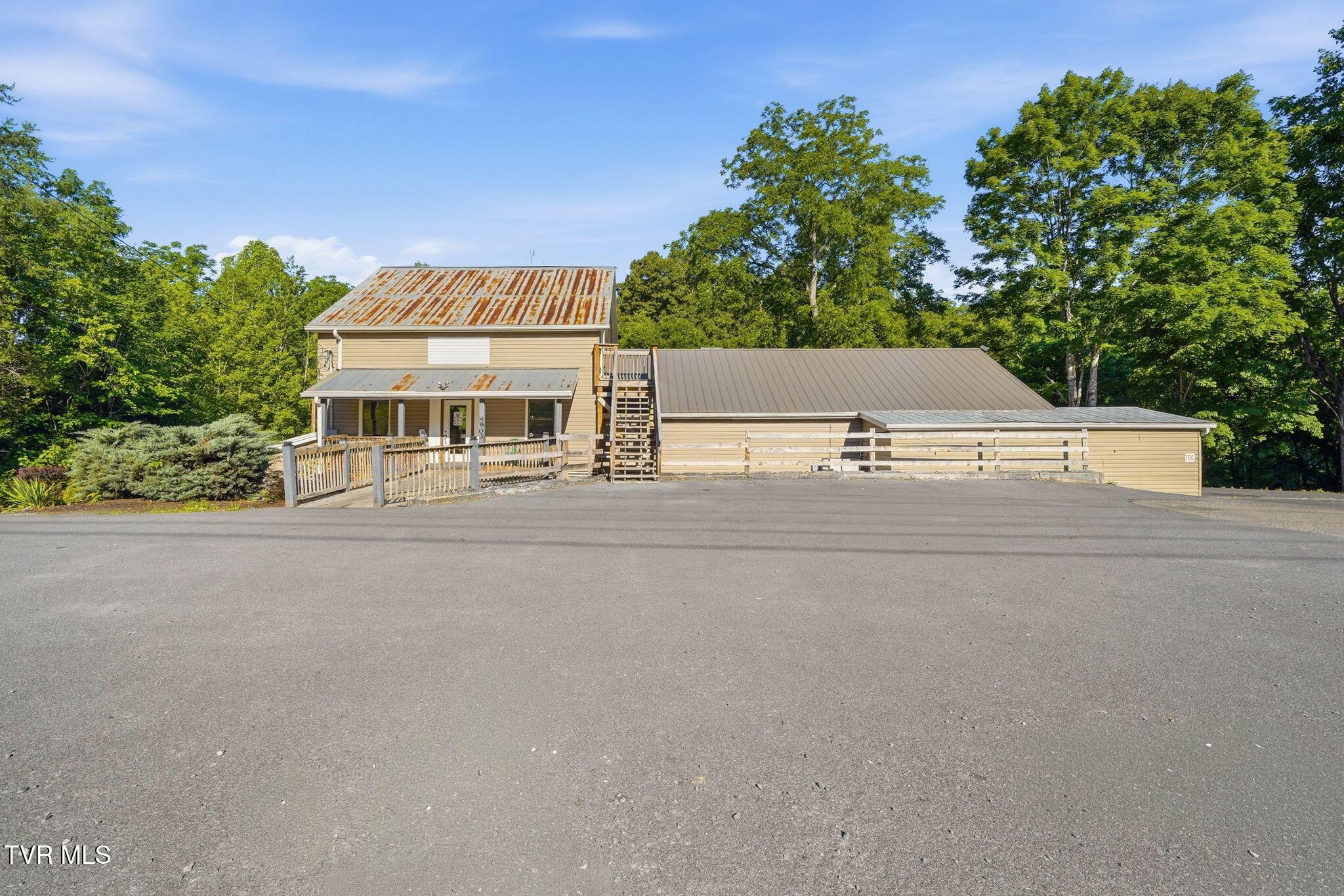 Photo of 5,524 sq ft, 1.84 ac commercial sale at 4903 North Roan Street