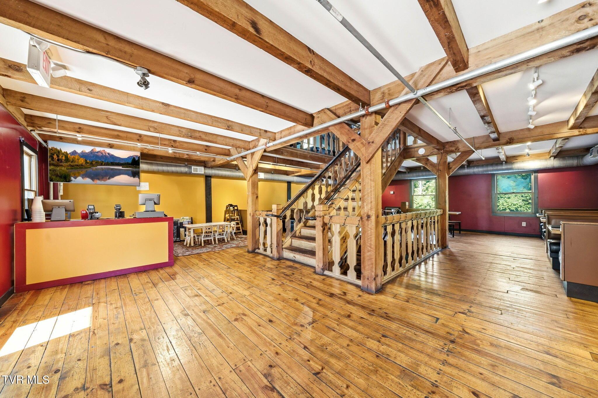 49-web-or-mls-4903 N Roan St-6