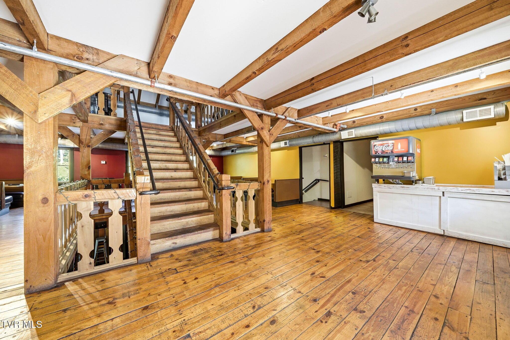 50-web-or-mls-4903 N Roan St-7