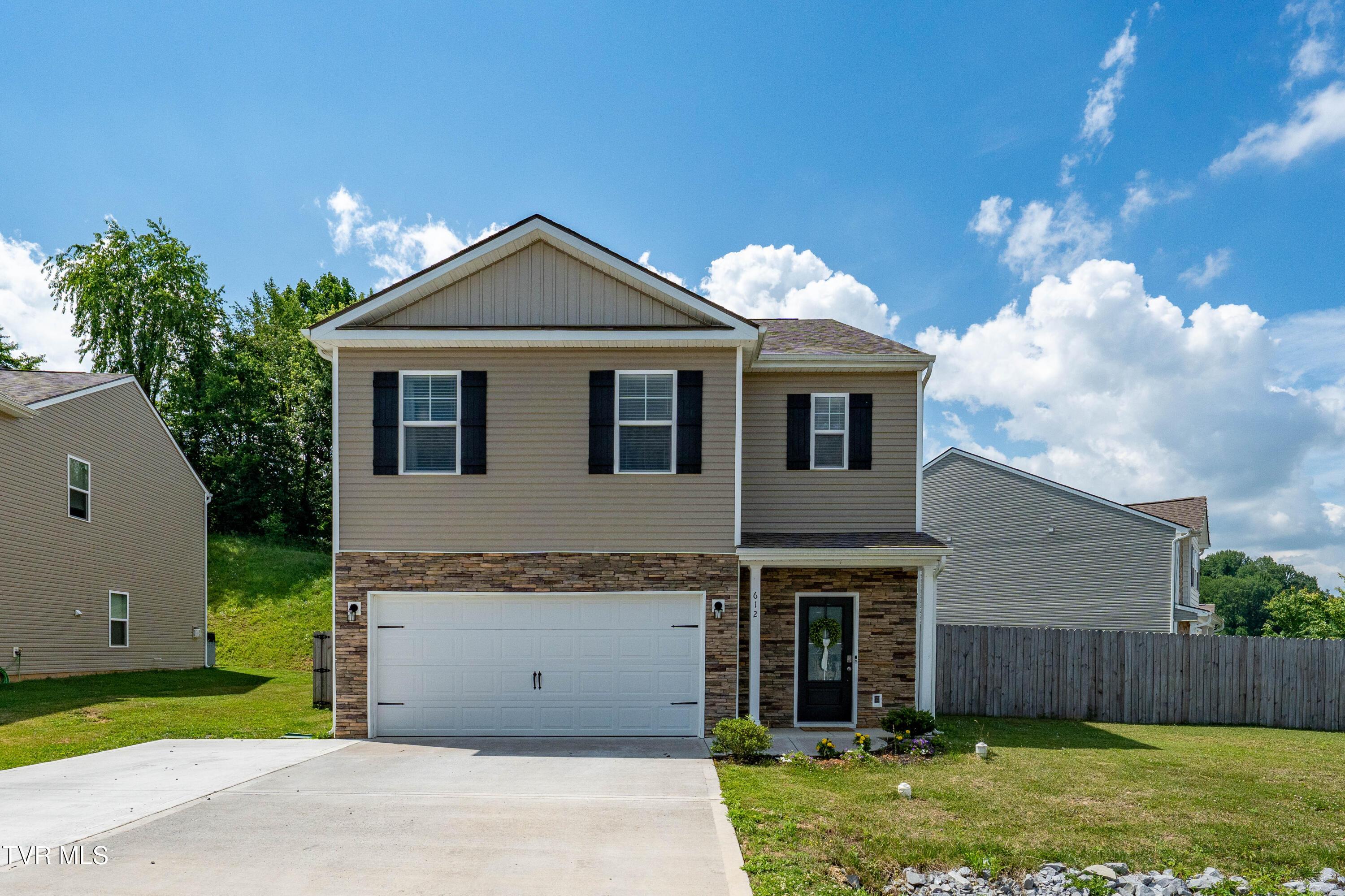 Photo of 5 bed, 3 bath, 2,402 sq ft single family residence at 612 Barley Loop