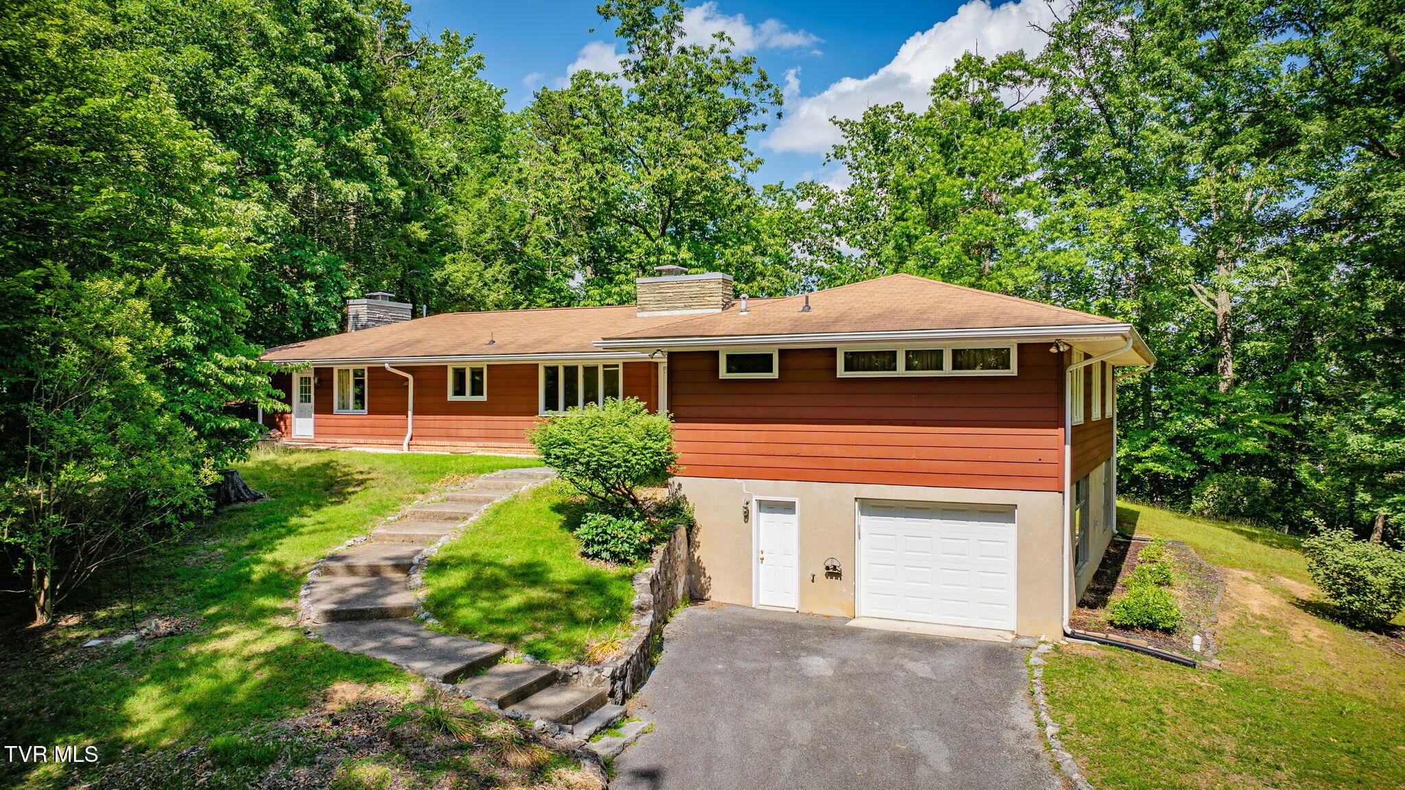 Photo of 4 bed, 3 bath, 2,843 sq ft single family residence at 253 Indian Trail