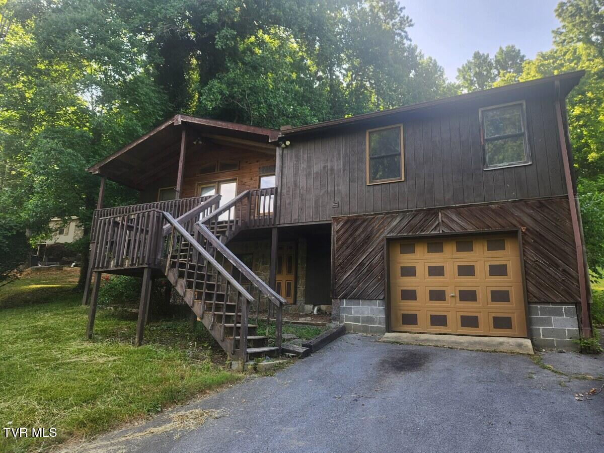 Photo of 3 bed, 2 bath, 1,345 sq ft single family residence at 1111 Berry Road
