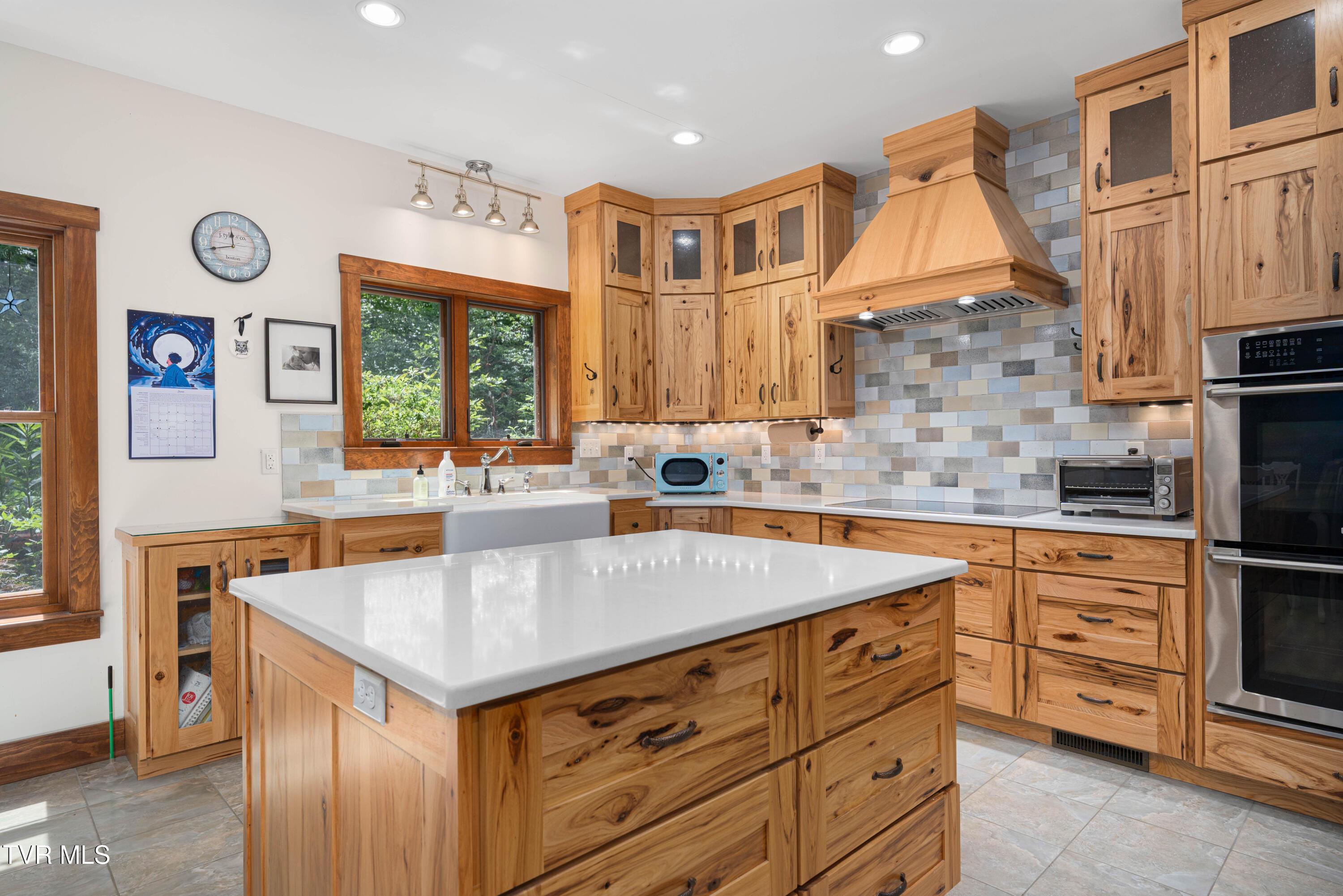 Photo of 3 bed, 4 bath, 4,312 sq ft single family residence at 117 Toms Creek Drive