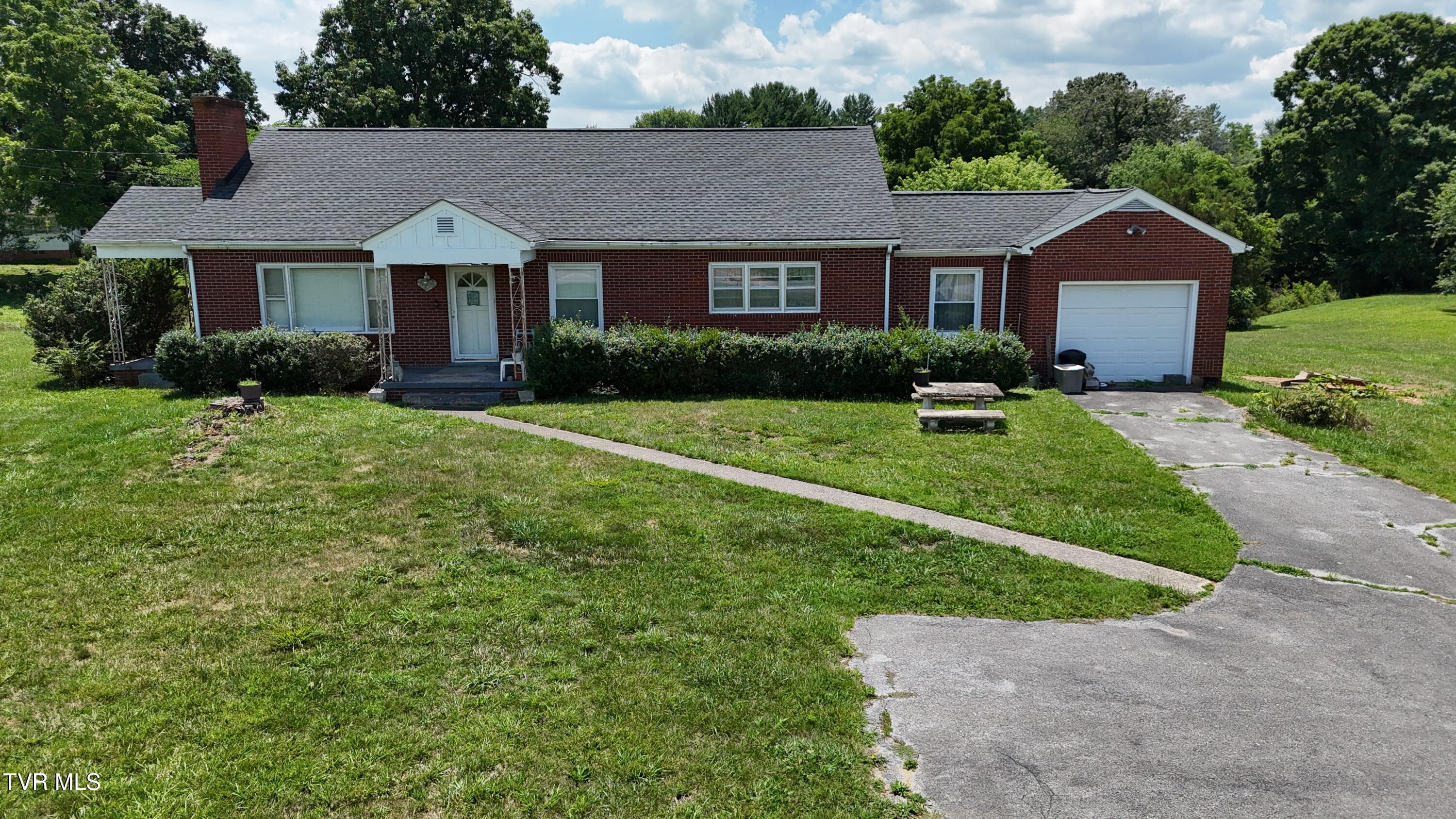 Photo of 1,762 sq ft, 3.70 ac commercial sale at 5207 North Roan Street