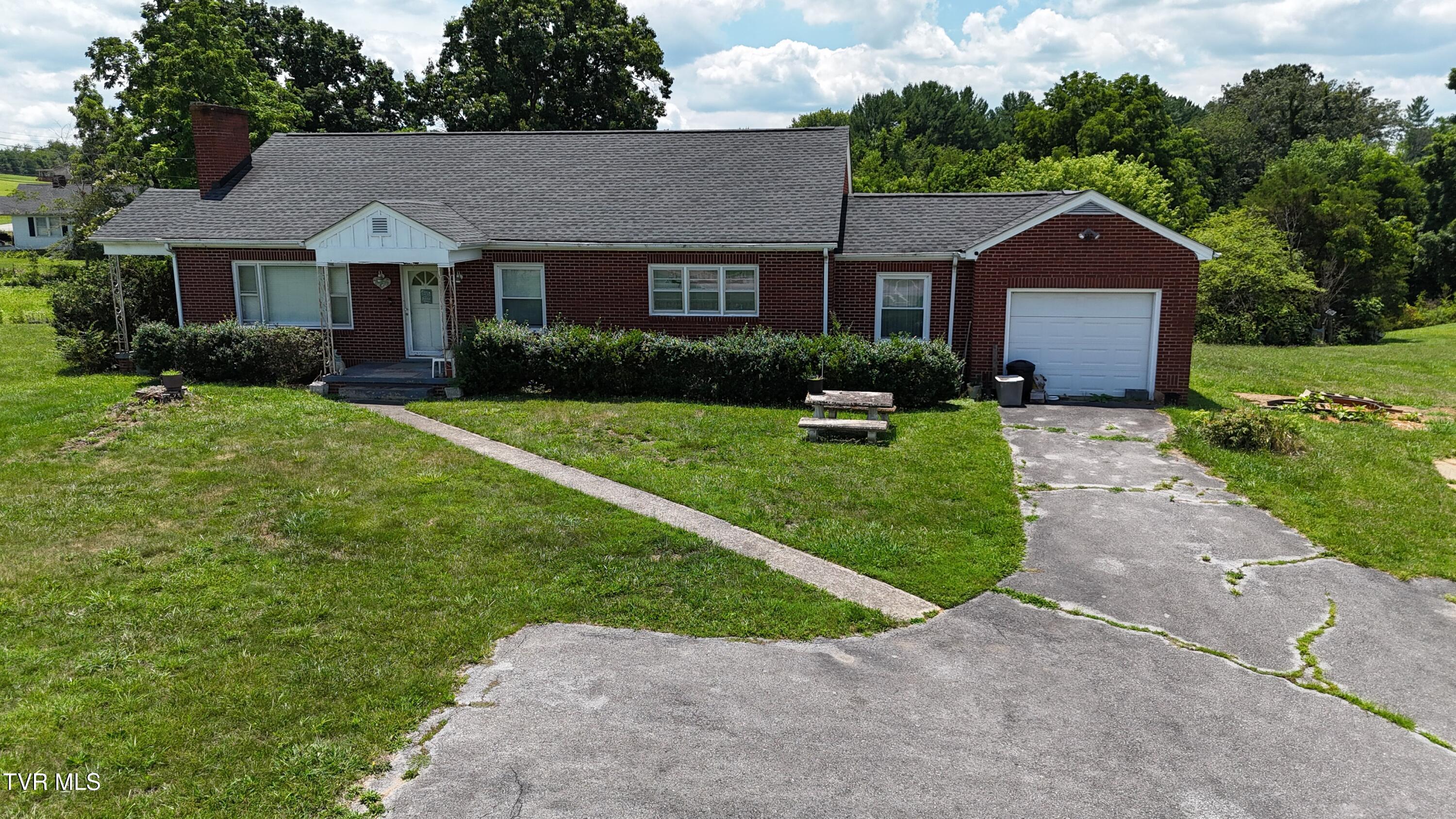 1,762 sq ft, 3.70 ac commercial sale at 5207 North Roan Street