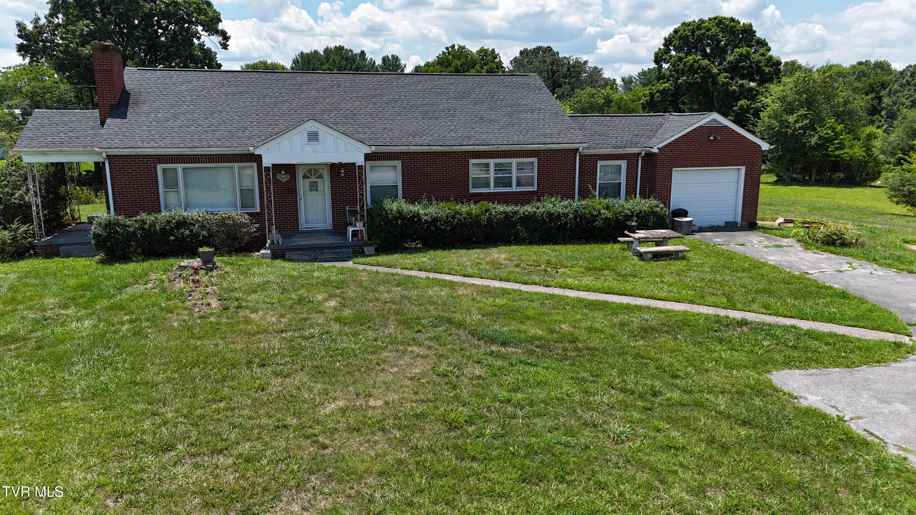 1,762 sq ft, 3.70 ac commercial sale at 5207 North Roan Street