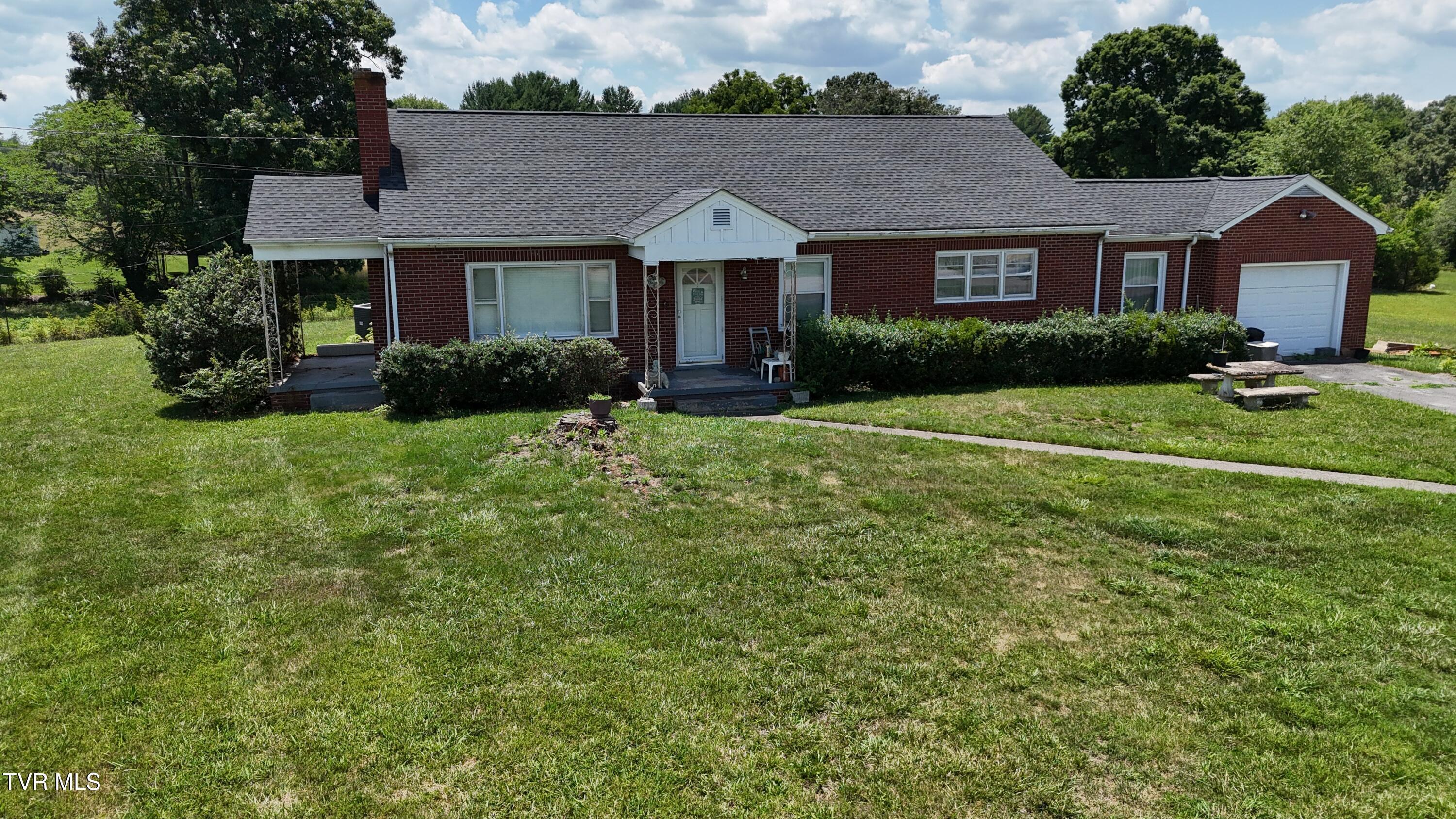 1,762 sq ft, 3.70 ac commercial sale at 5207 North Roan Street