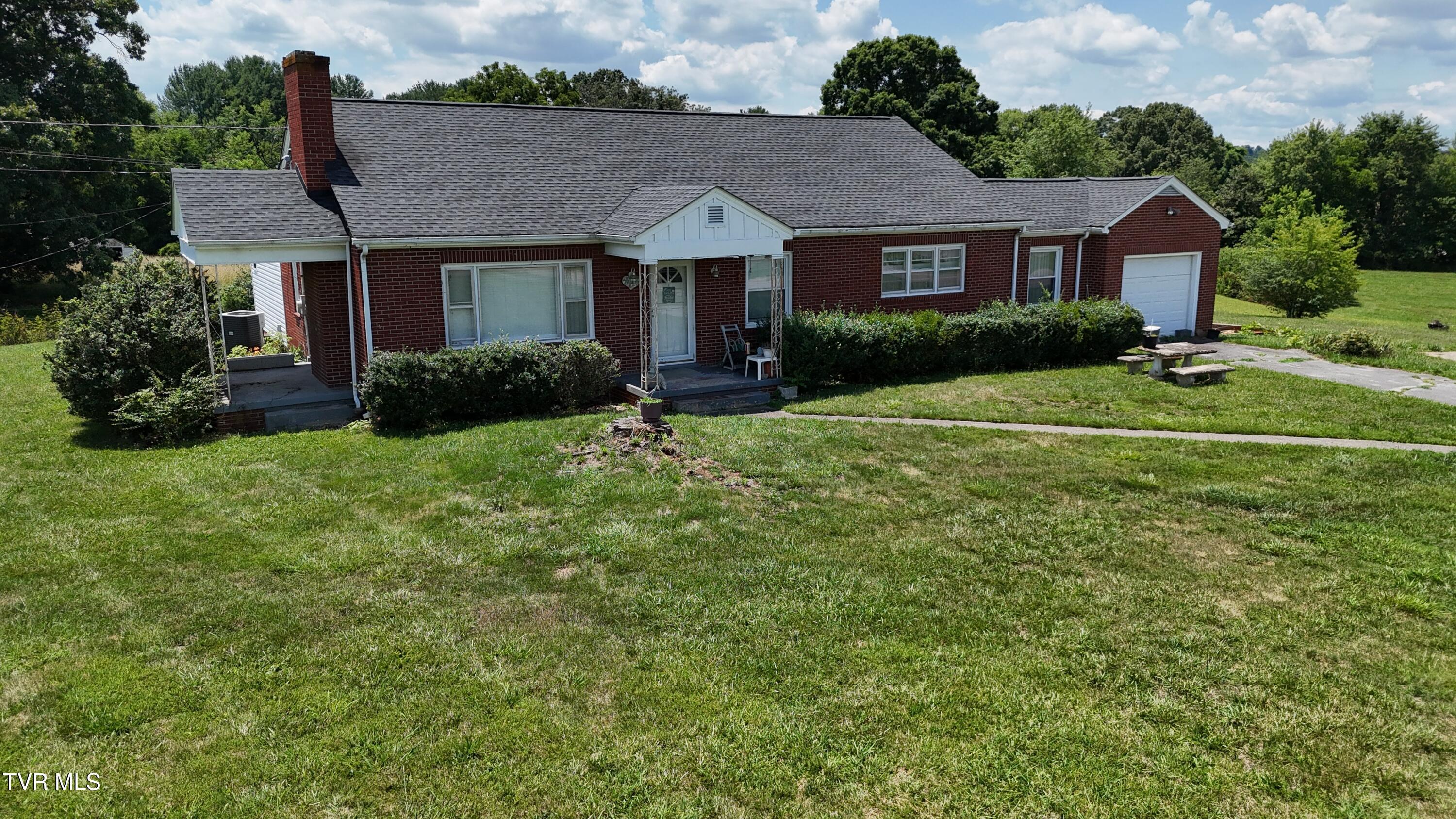 1,762 sq ft, 3.70 ac commercial sale at 5207 North Roan Street