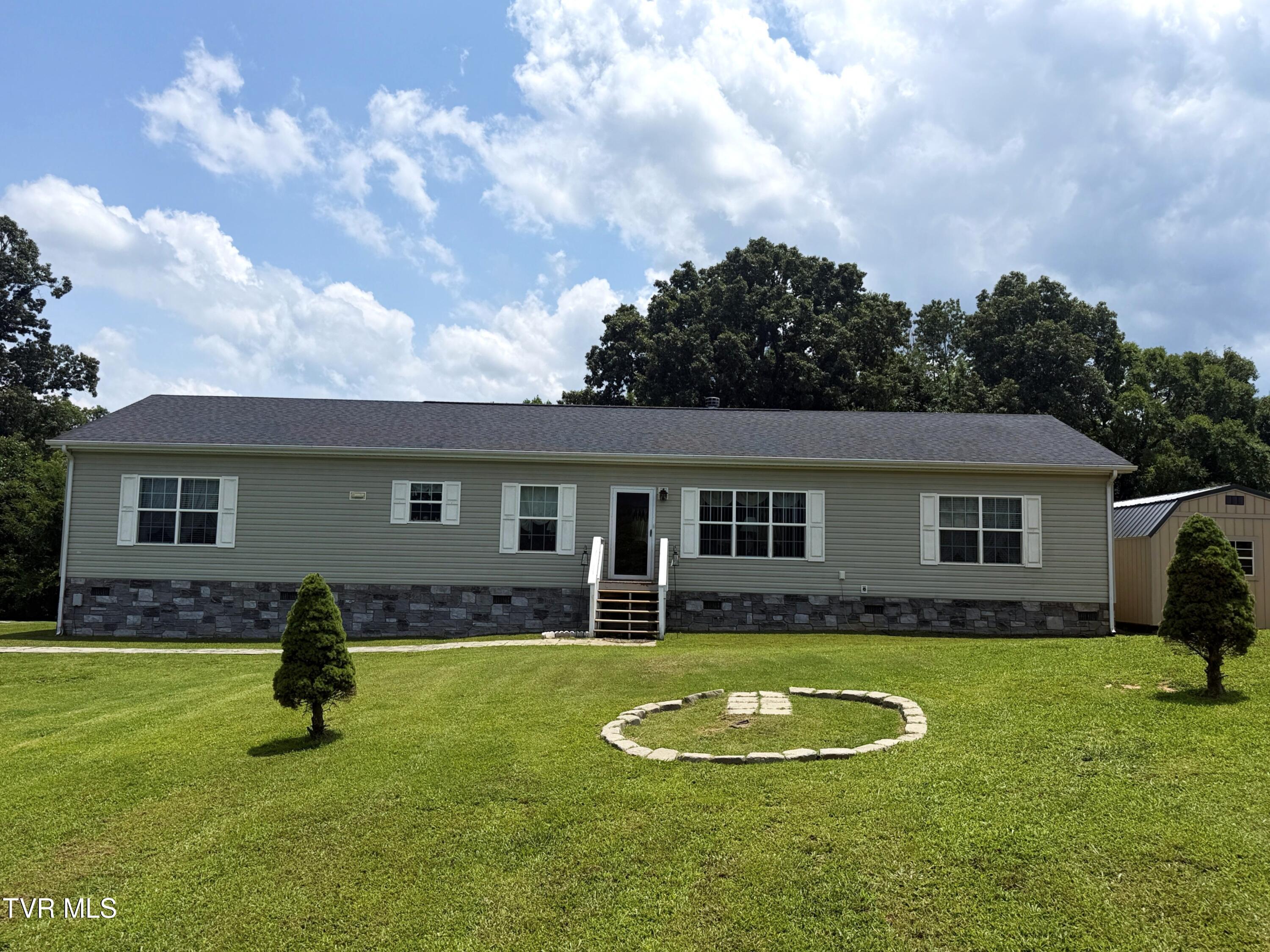 Photo of 3 bed, 2 bath, 2,128 sq ft single family residence at 1930 Sail Road