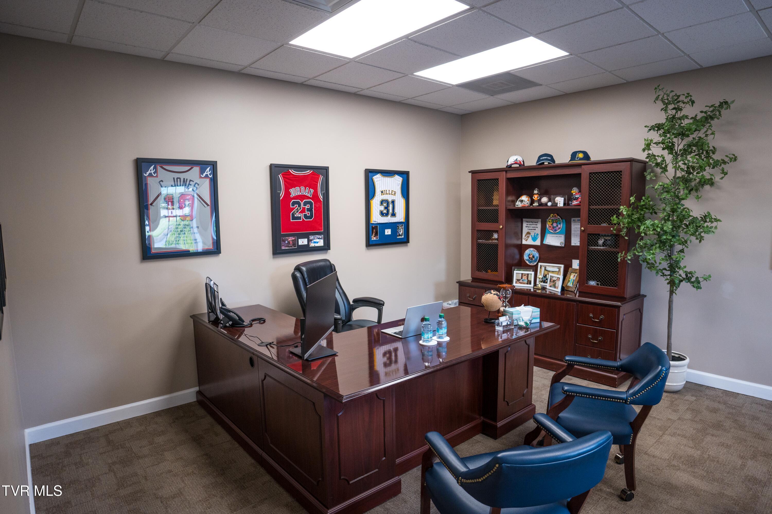 Photo of 3,097 sq ft, 1.35 ac commercial lease at 801 Sunset Drive