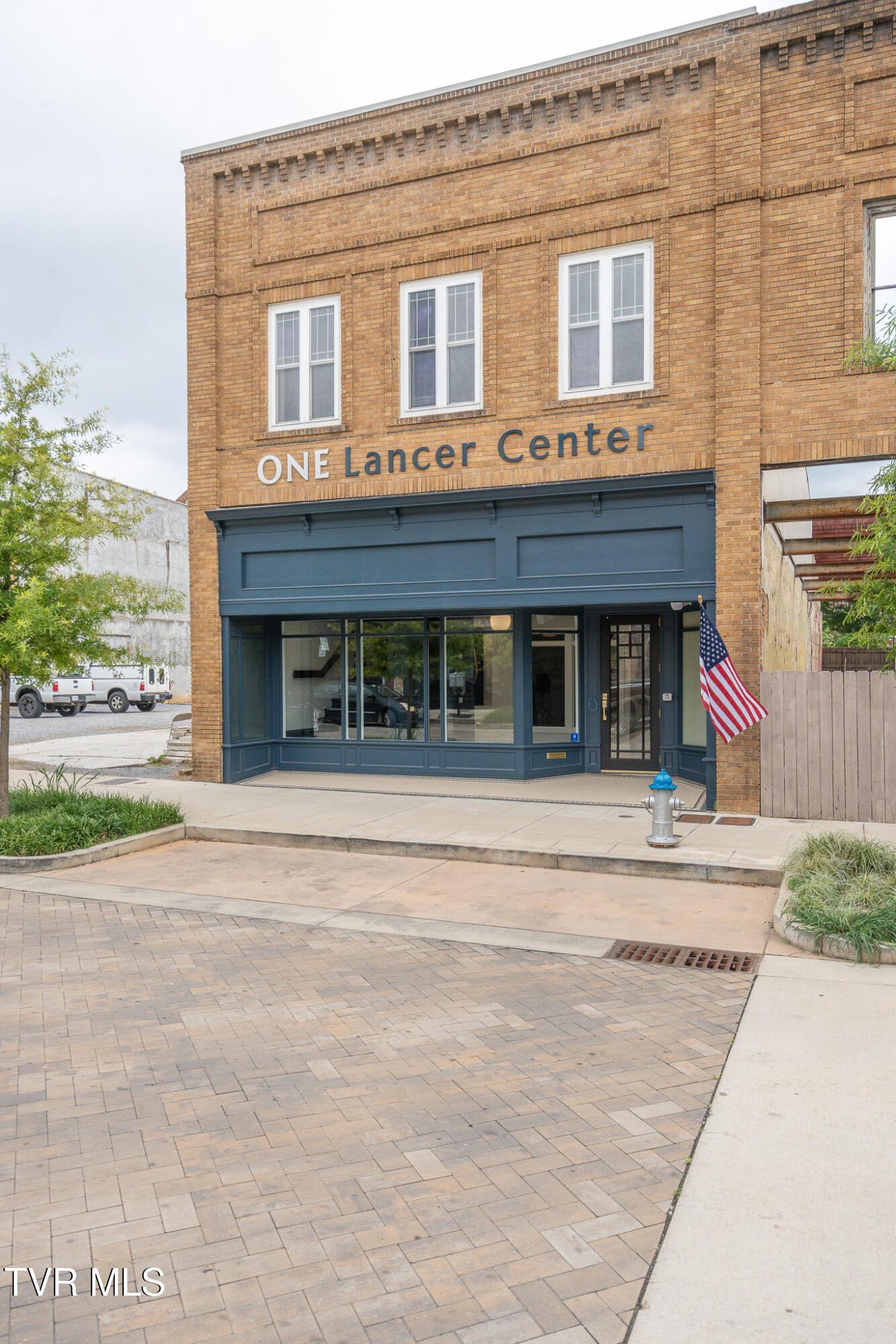 Photo of 3,000 sq ft, 0.08 ac commercial lease at 132 West Depot Street #1