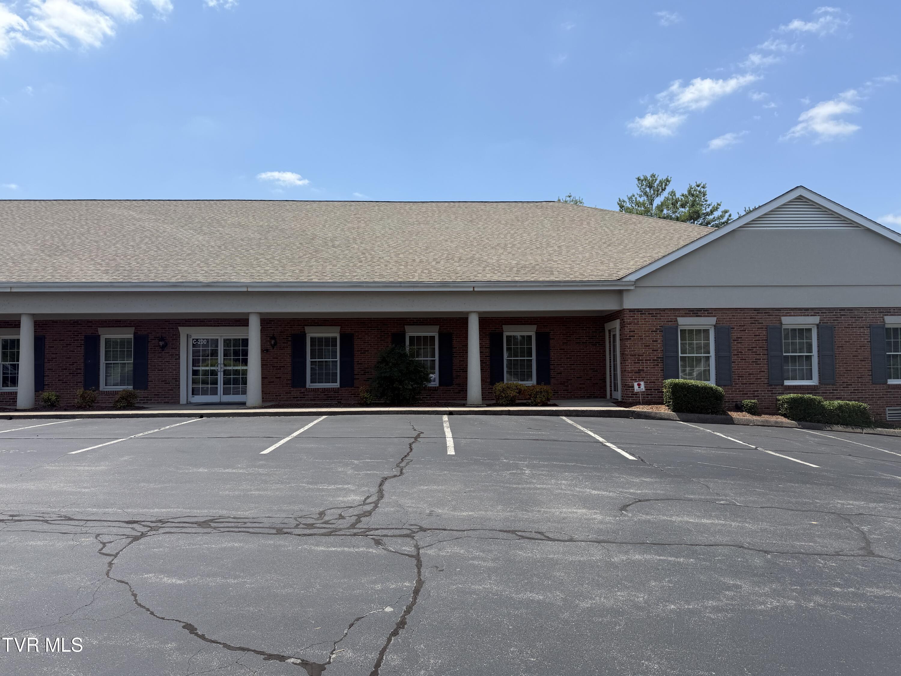 Photo of 8,921 sq ft, 1.35 ac commercial lease at 801 Sunset Drive #C-200