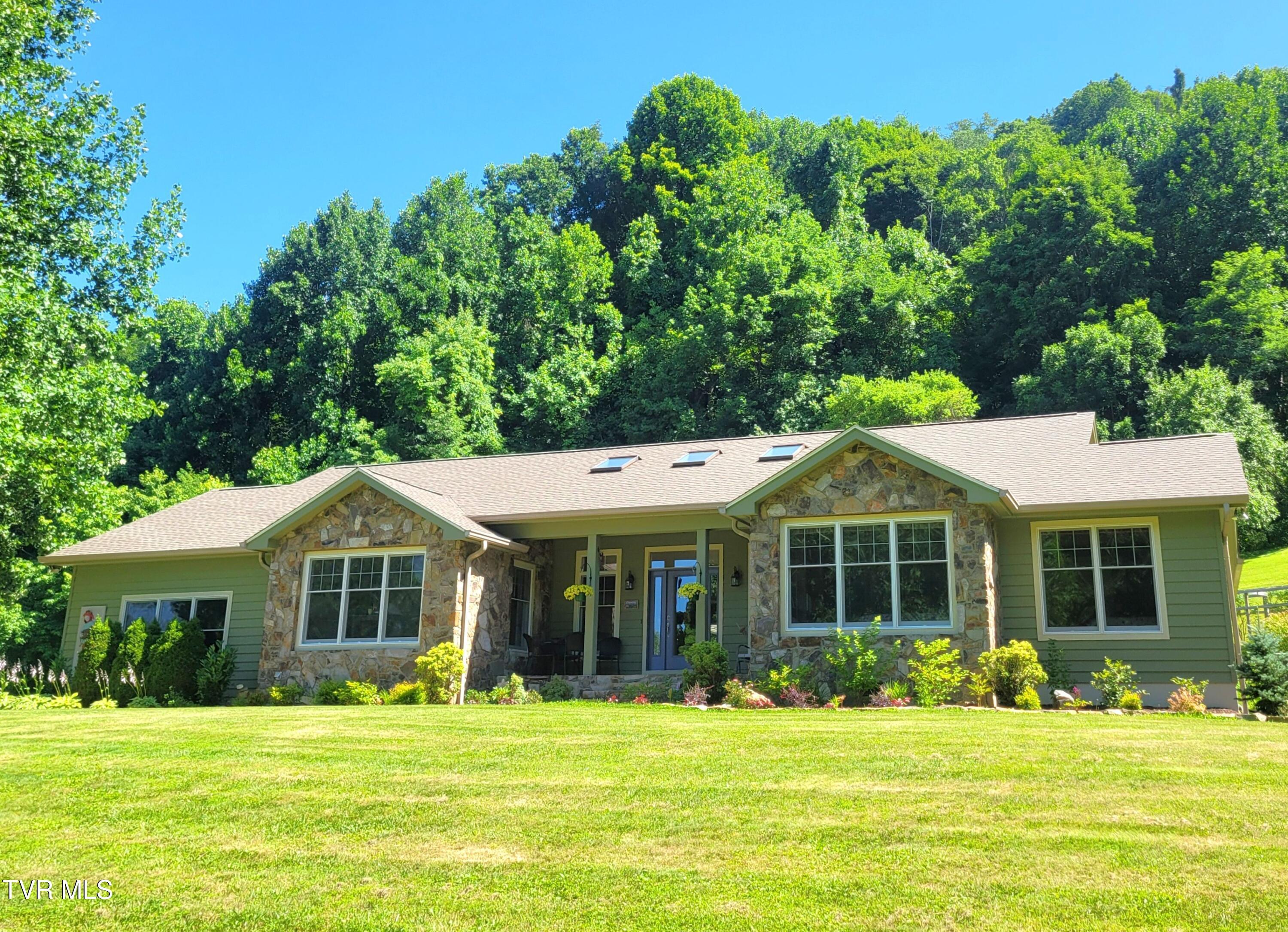 Photo of 2 bed, 3 bath, 2,948 sq ft single family residence at 309 Roan Springs Lane