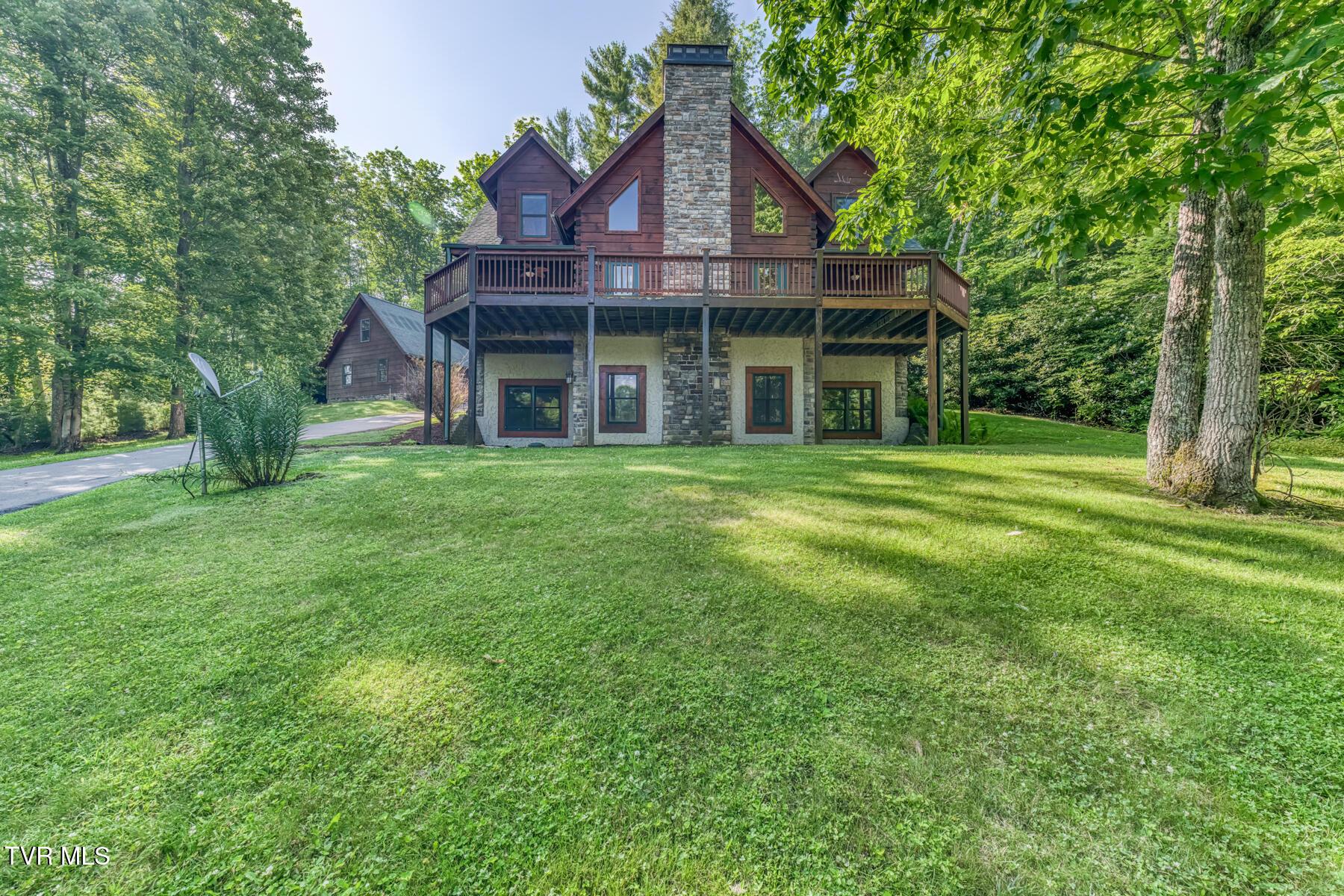 Photo of 3 bed, 4 bath, 3,632 sq ft single family residence at 503 Bankers Bend