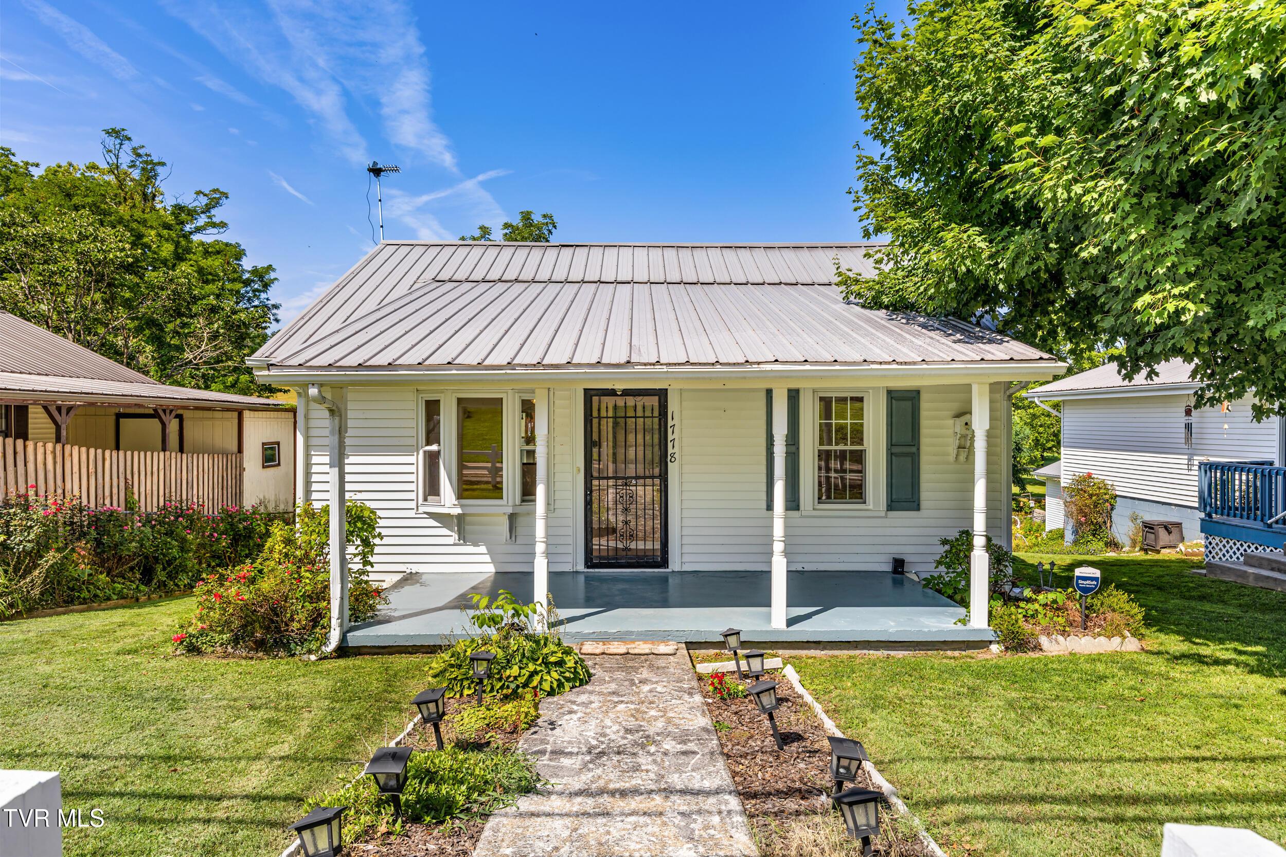 Photo of 3 bed, 1 bath, 882 sq ft single family residence at 1778 Highway 93
