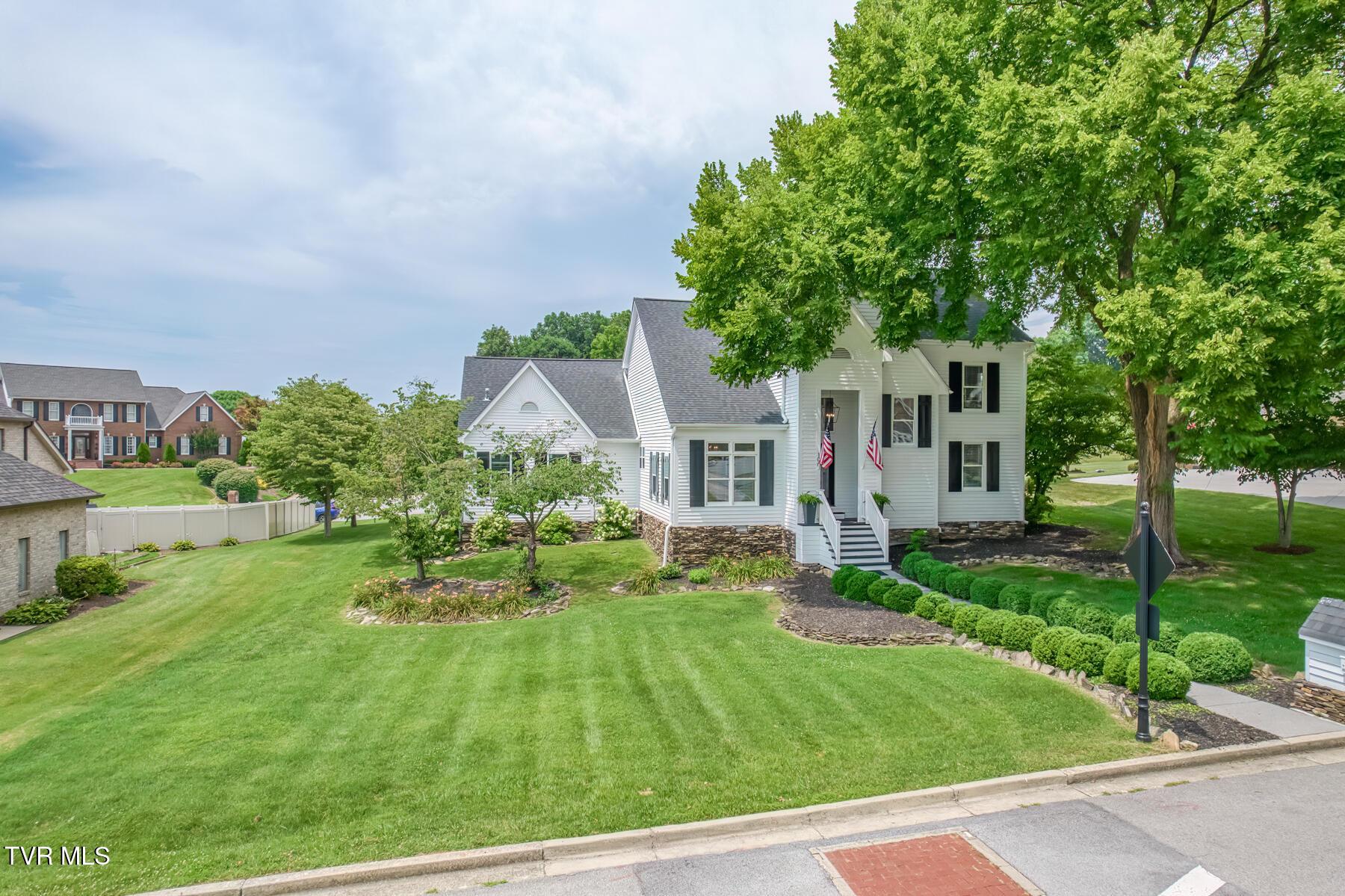 106 Woodbriar Dr-2