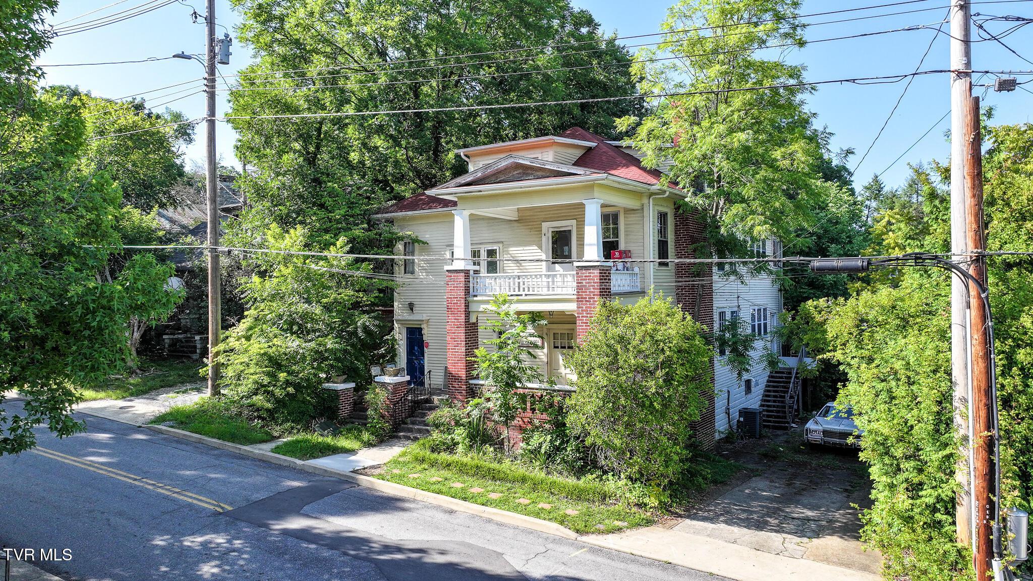 Photo of 2,804 sq ft, 0.11 ac commercial sale at 102 West Mckee Street