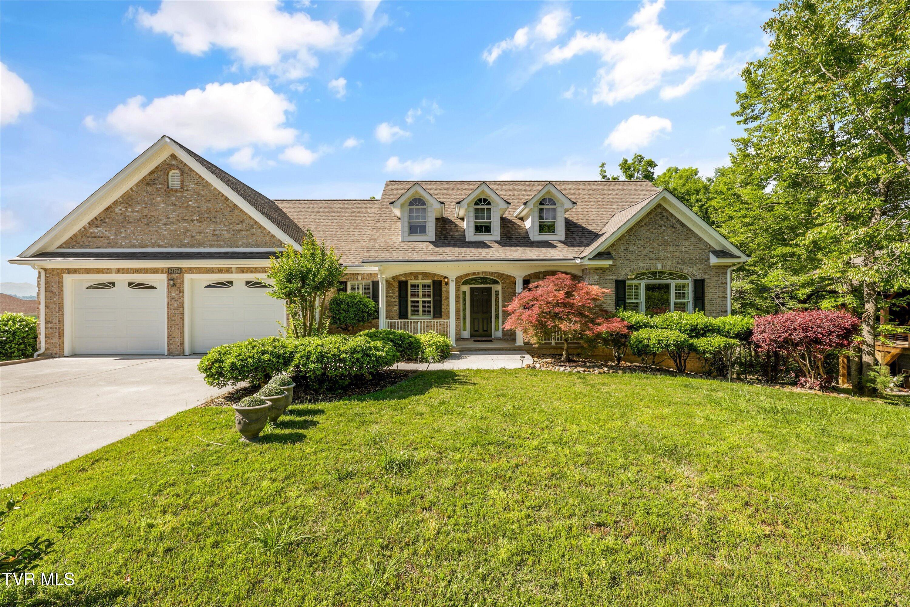 Photo of 3 bed, 4 bath, 4,178 sq ft single family residence at 2177 Riverview Drive