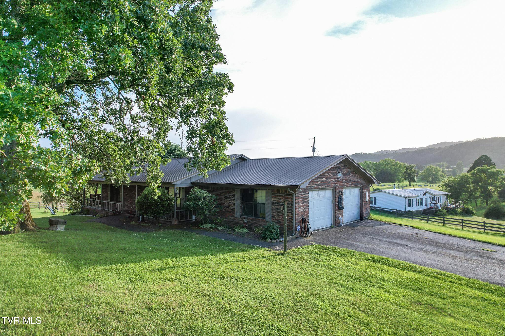 Photo of 3 bed, 2 bath, 2,692 sq ft single family residence at 45 Kidwell Lane