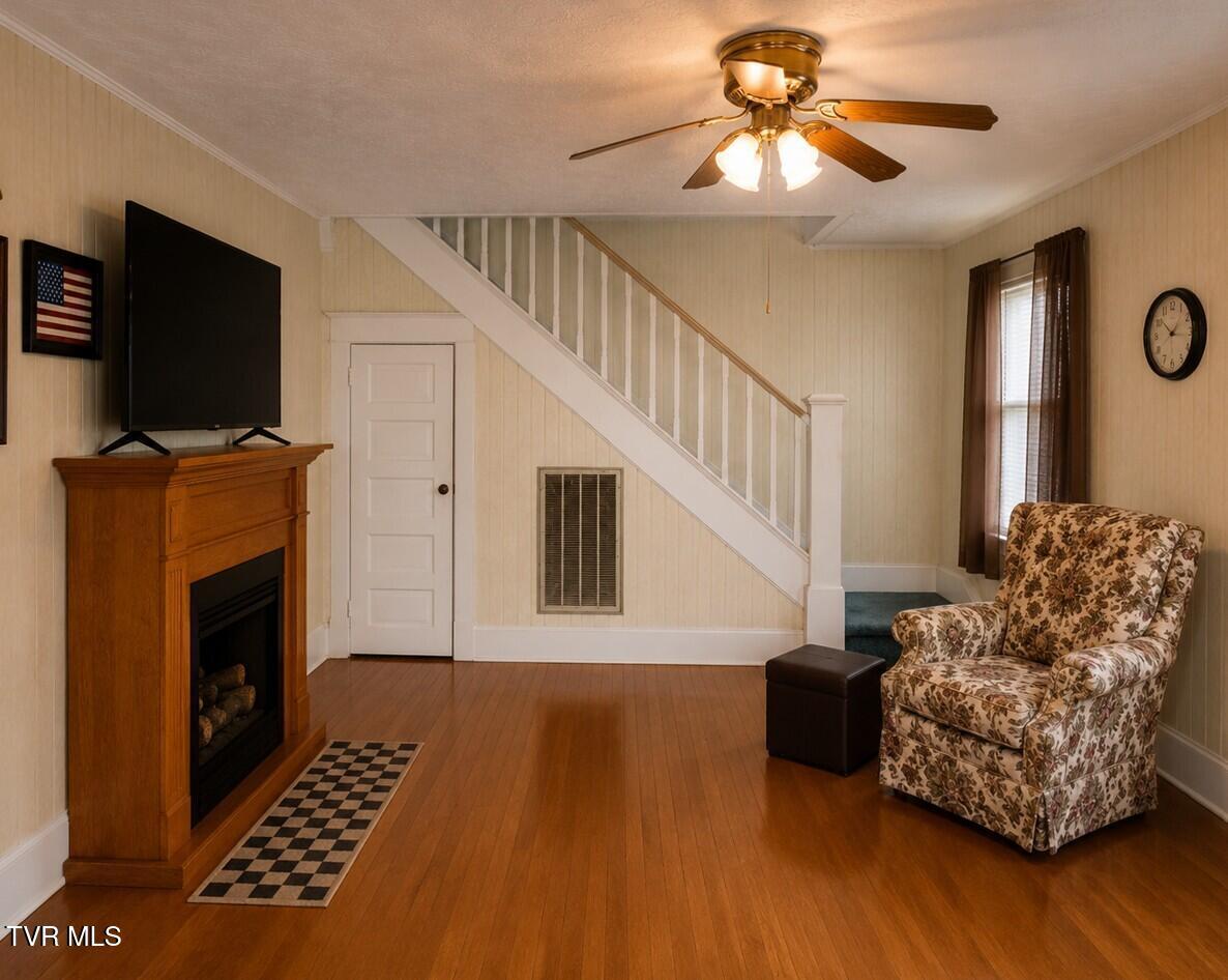E Center St living room final 2