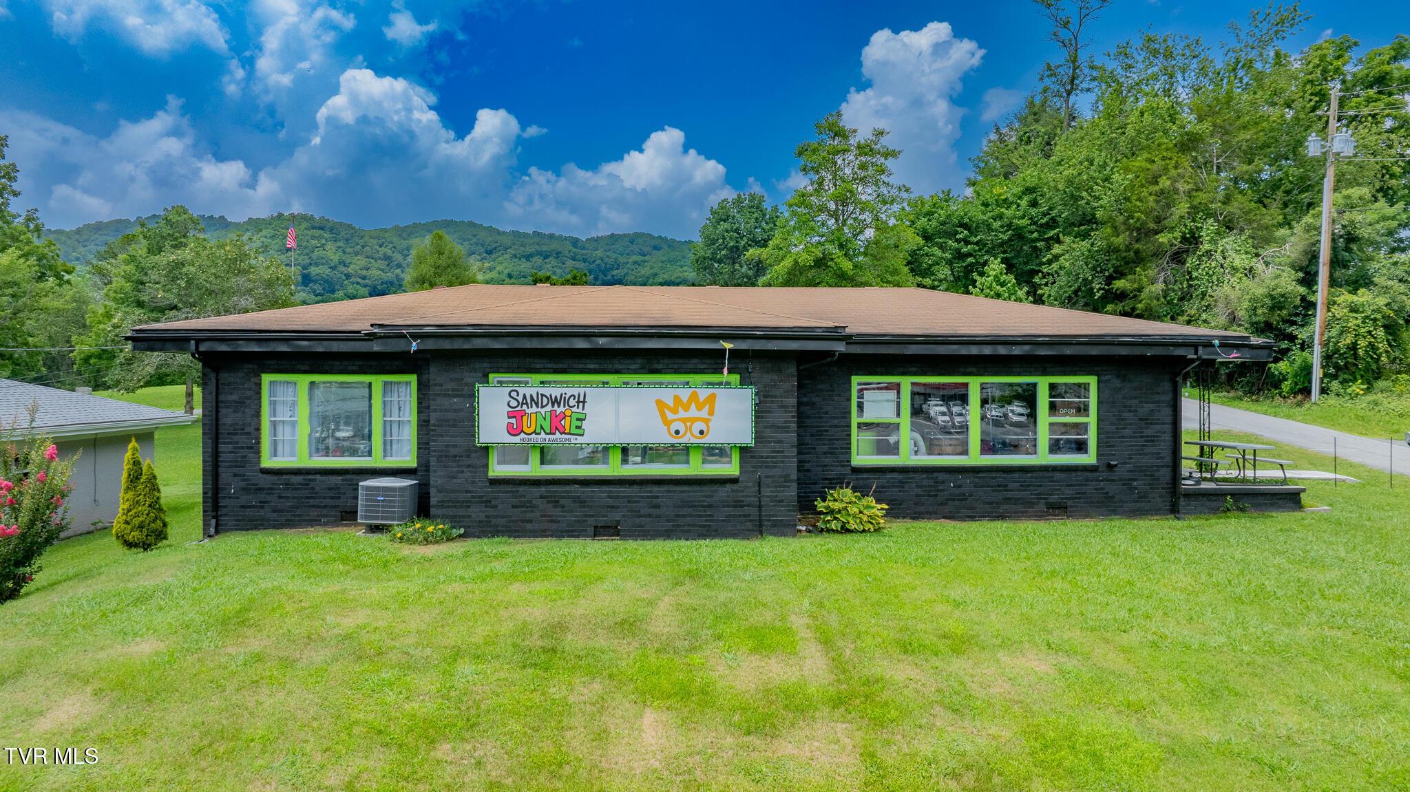 Photo of 1,746 sq ft, 0.45 ac commercial sale at 1840 Volunteer Parkway