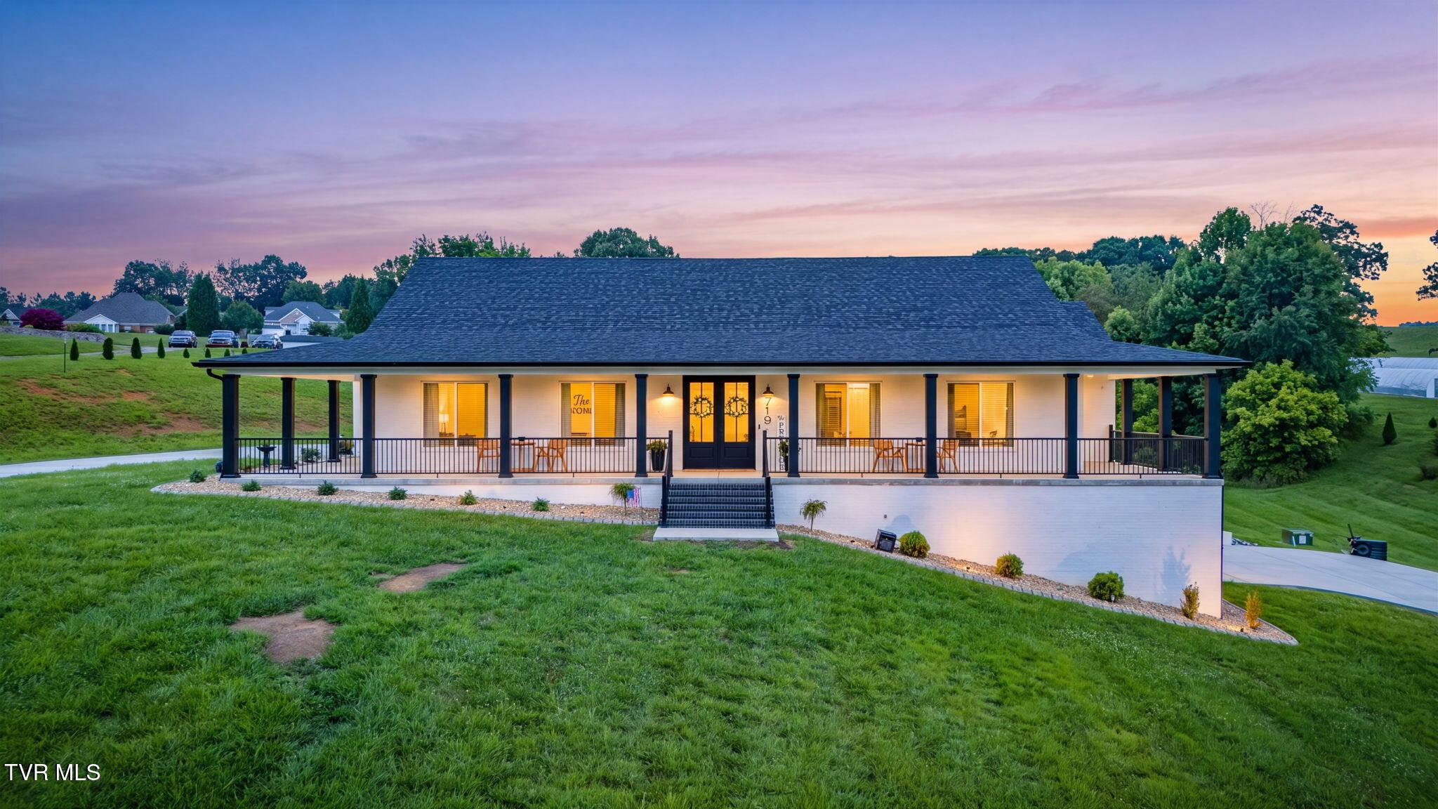 Photo of 4 bed, 4 bath, 2,354 sq ft single family residence at 719 Fall Creek Road
