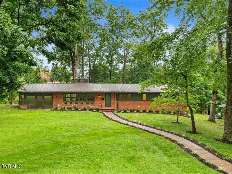 Photo of 4 bed, 3 bath, 2,238 sq ft single family residence at 107 Oak Lane