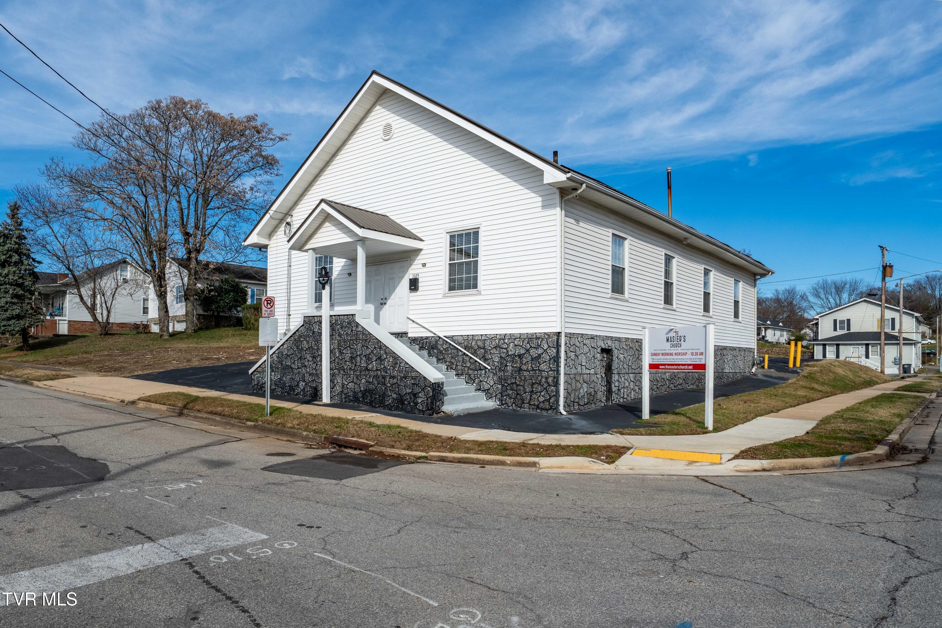 Photo of 2,232 sq ft, 0.28 ac commercial sale at 1025 Maple Street