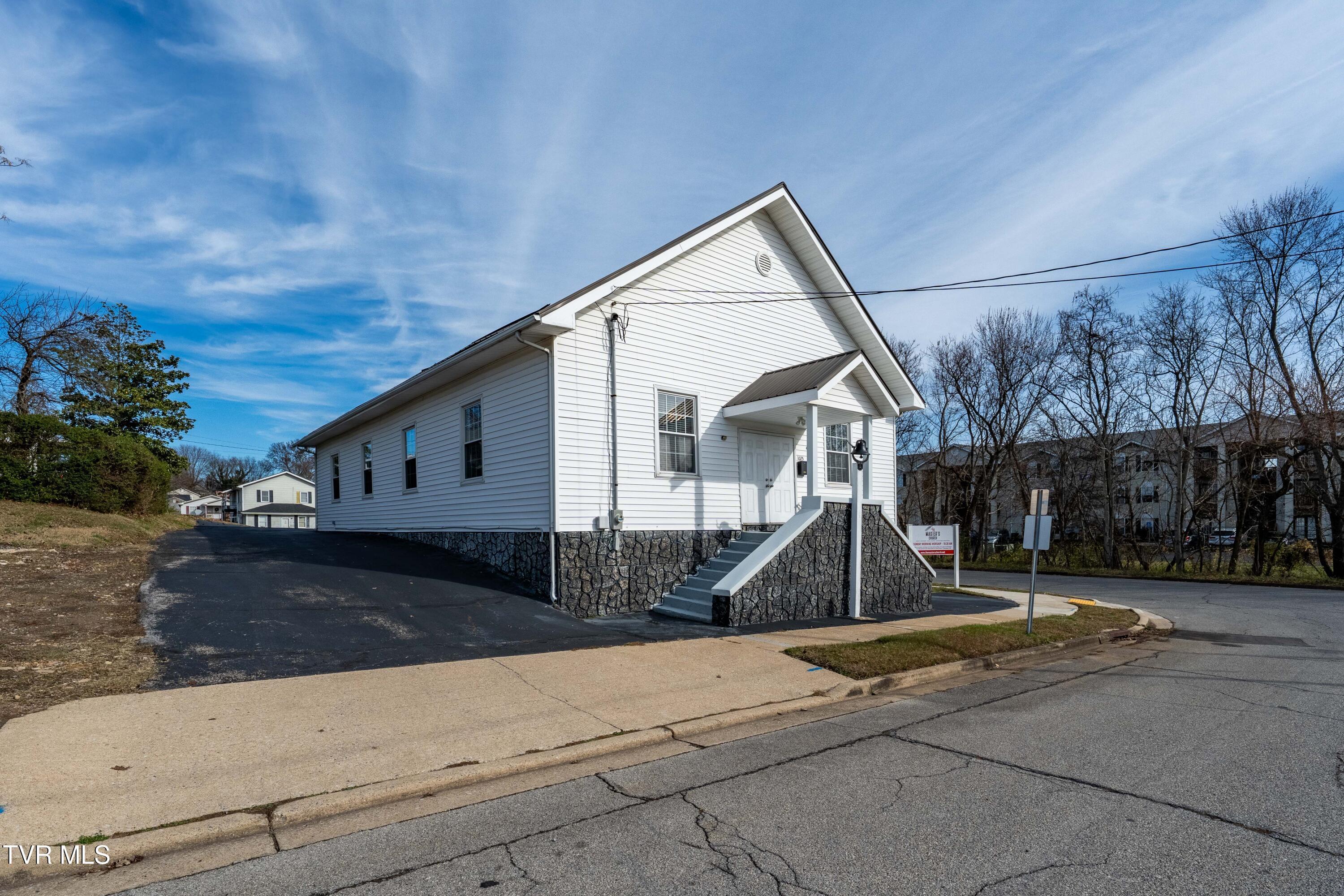 1025 Maple St (3 of 47)
