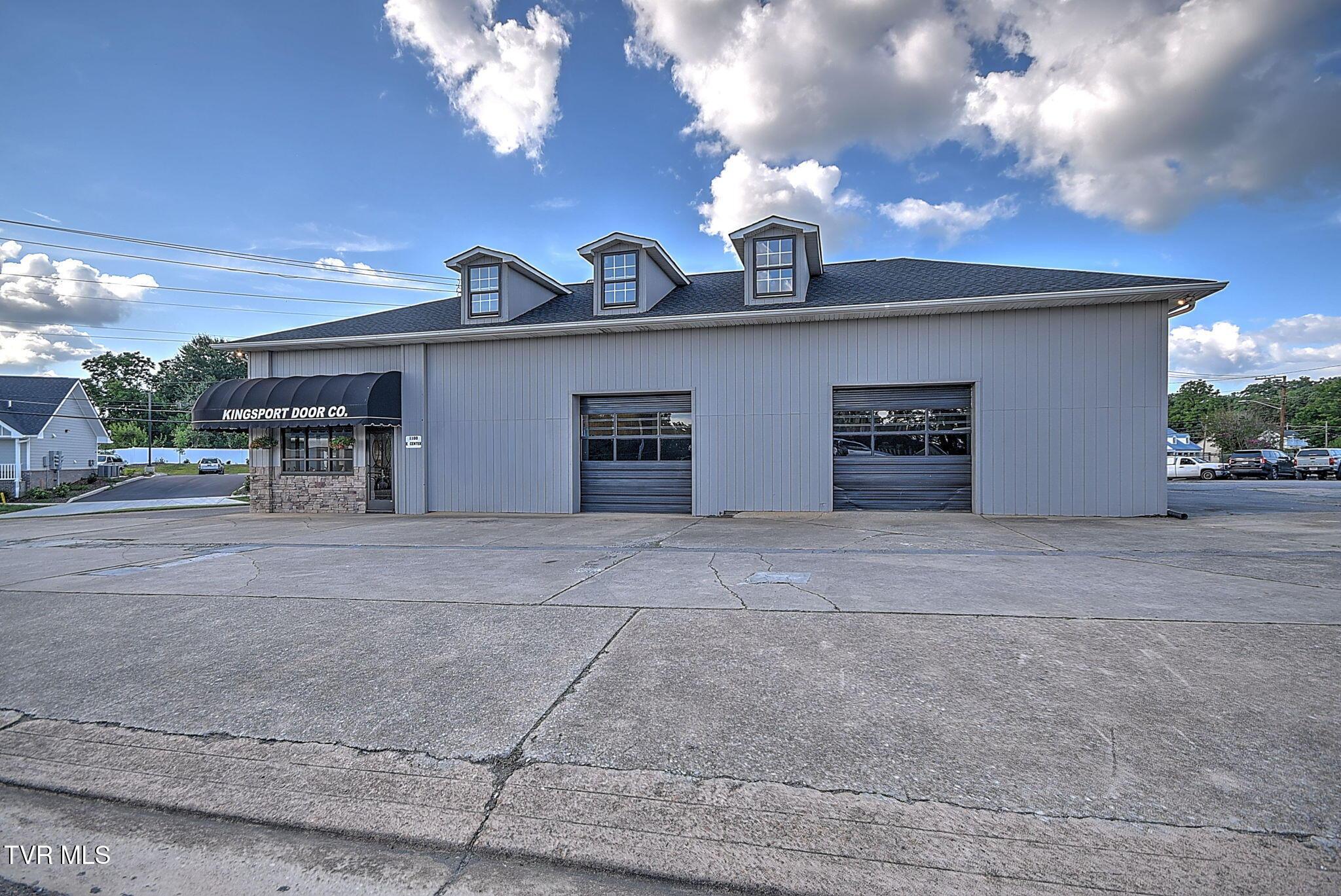 1-web-or-mls-1100 E Center DOM-32