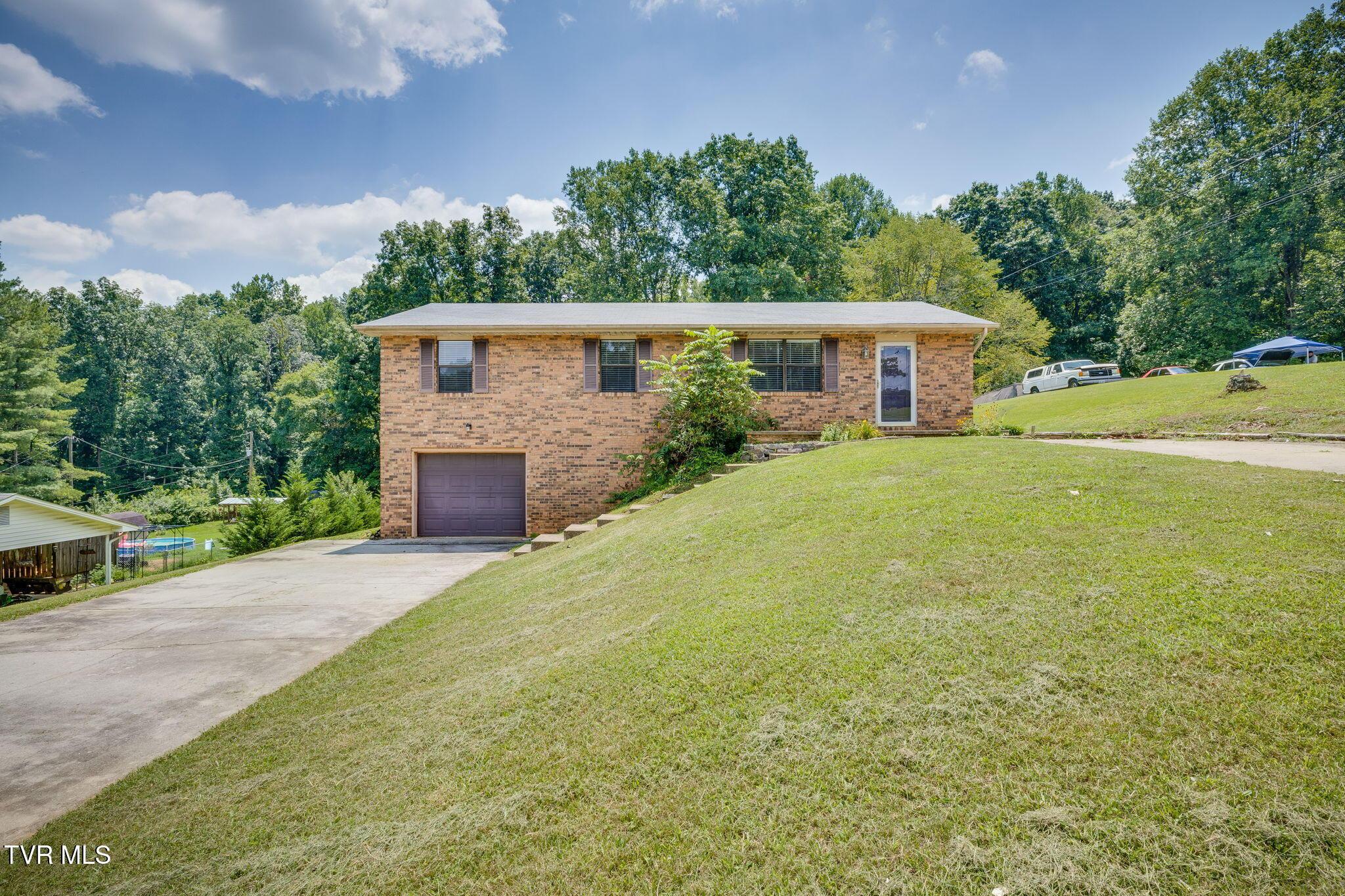 Photo of 3 bed, 2 bath, 2,238 sq ft single family residence at 420 Poplar Street
