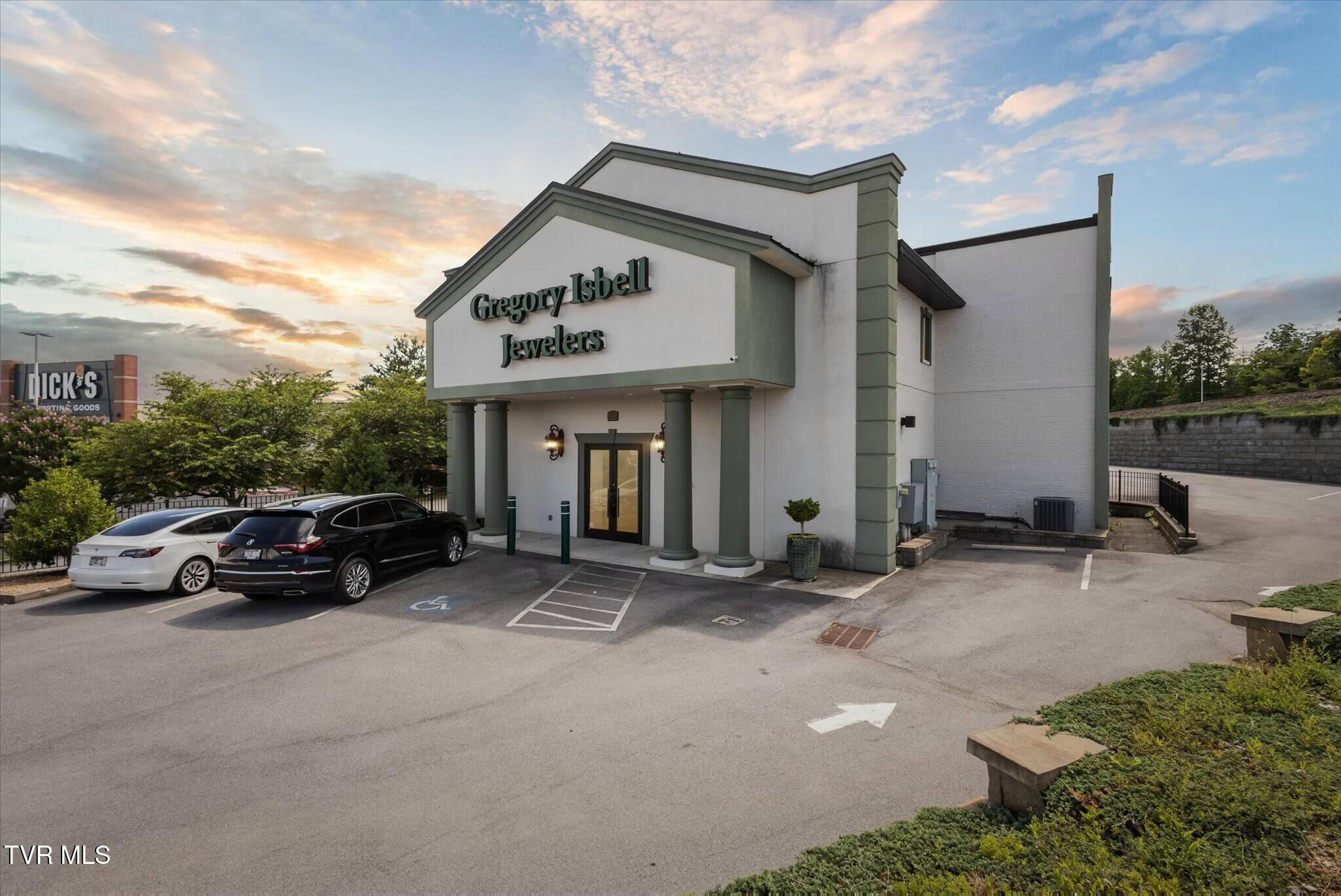 Photo of 4,350 sq ft, 0.39 ac commercial sale at 2111 West Mountcastle Drive