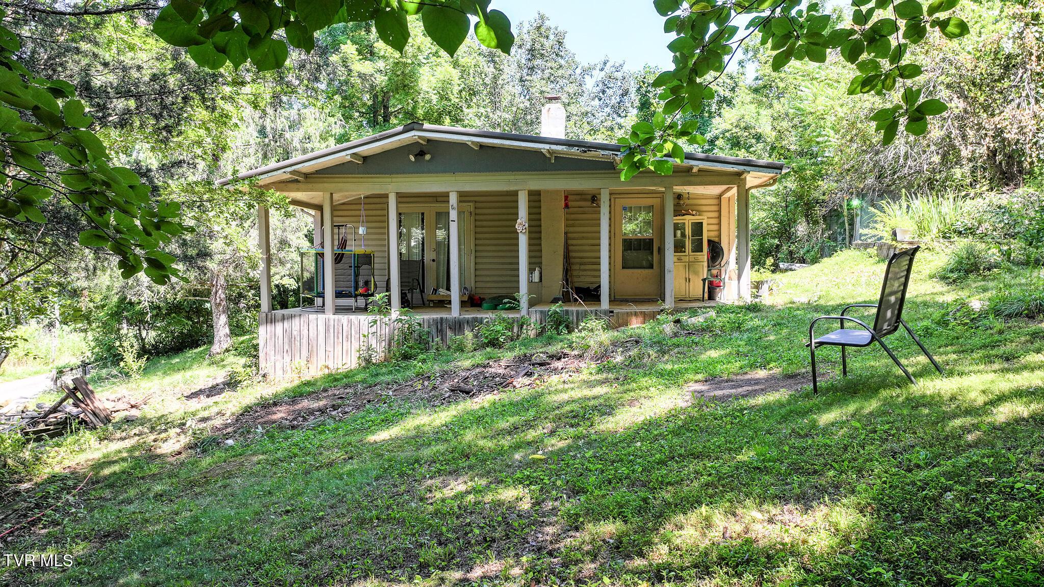 Photo of 3 bed, 1 bath, 912 sq ft single family residence at 111 Elvin Shirley Road