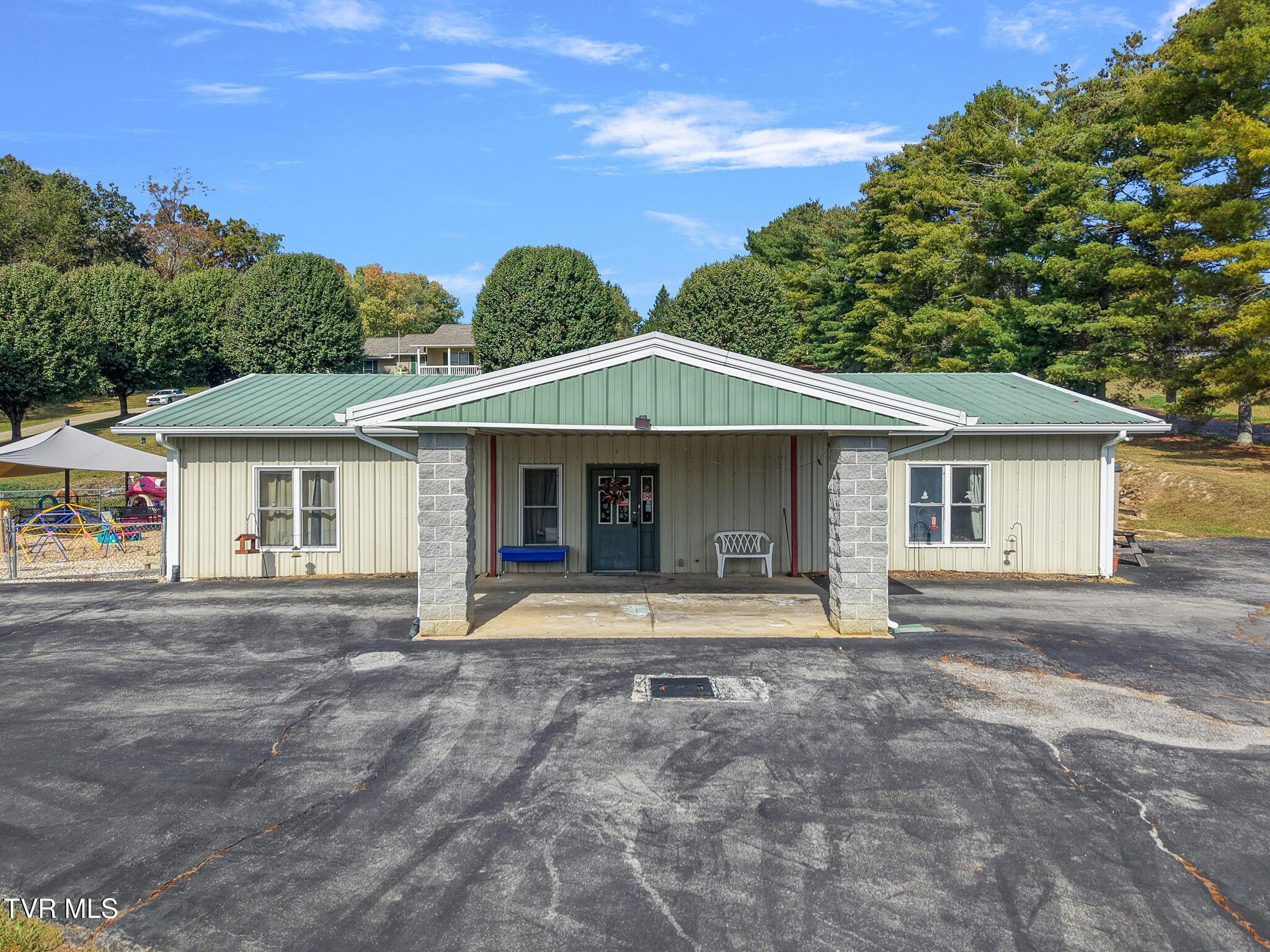 Photo of 2,100 sq ft, 1.03 ac commercial sale at 208 Majestic Circle