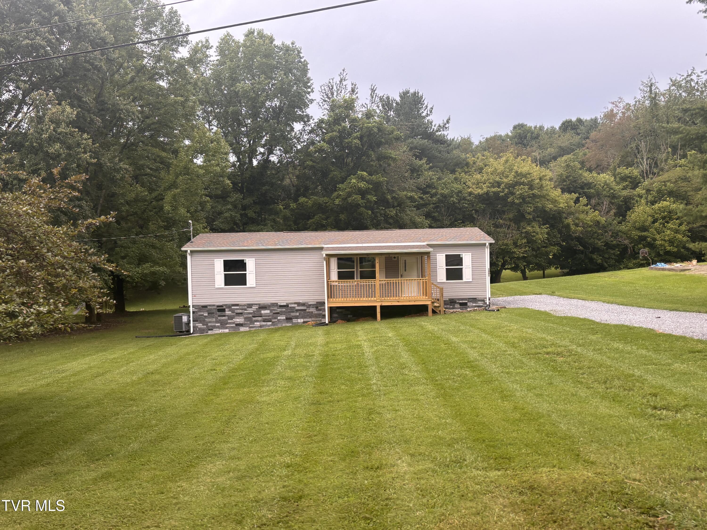 Photo of 3 bed, 2 bath, 1,500 sq ft single family residence at 2865 Devault Bridge Road