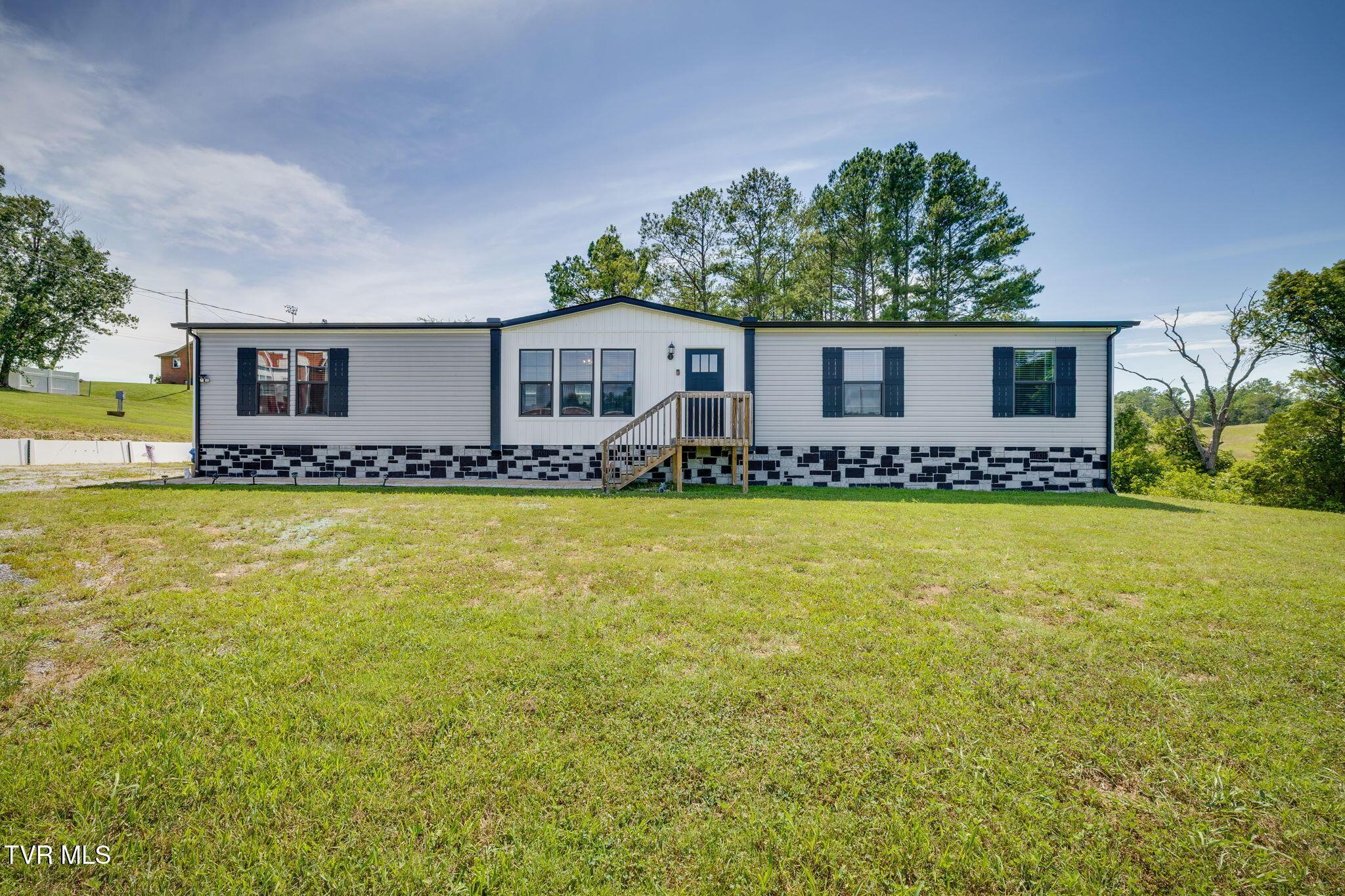 Photo of 4 bed, 2 bath, 1,791 sq ft single family residence at 215 Wayland Boulevard
