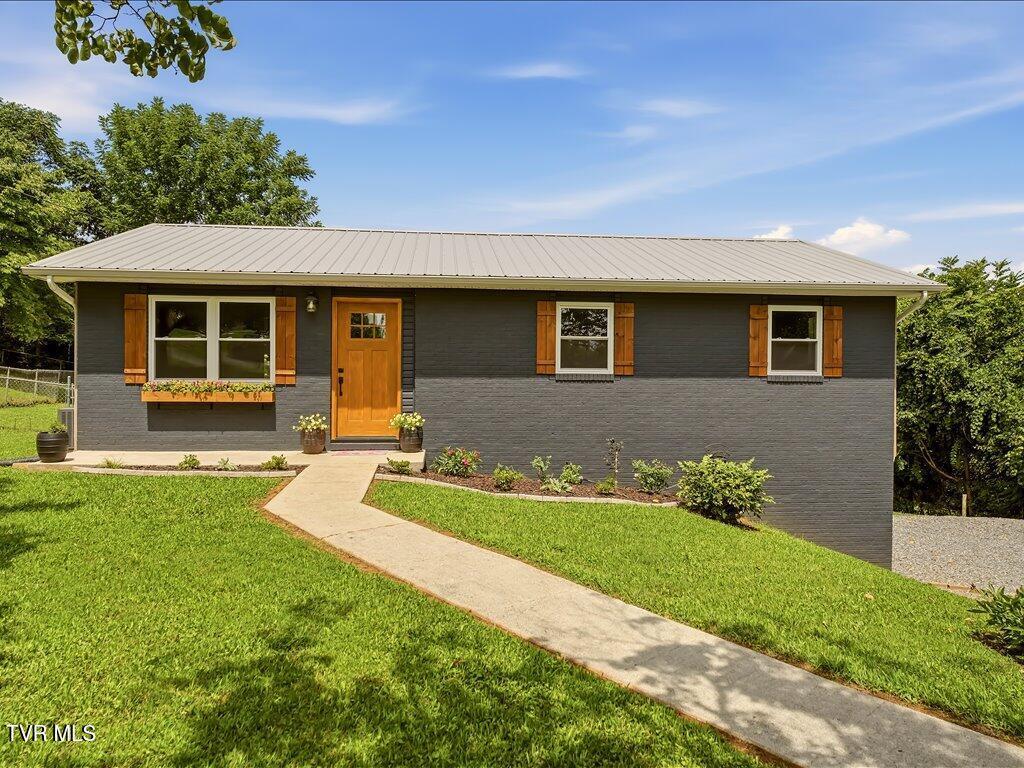 Photo of 3 bed, 2 bath, 1,480 sq ft single family residence at 1241 Taylor Road