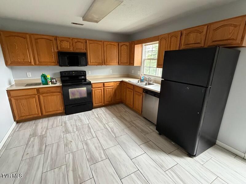 122 Arrowhead kitchen