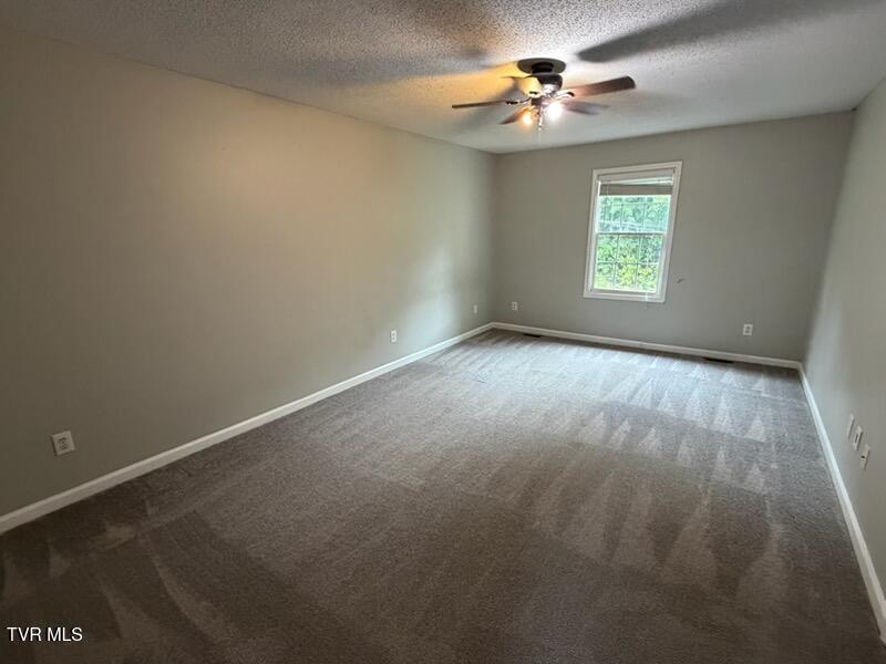 122 Arrowhead primary bedroom
