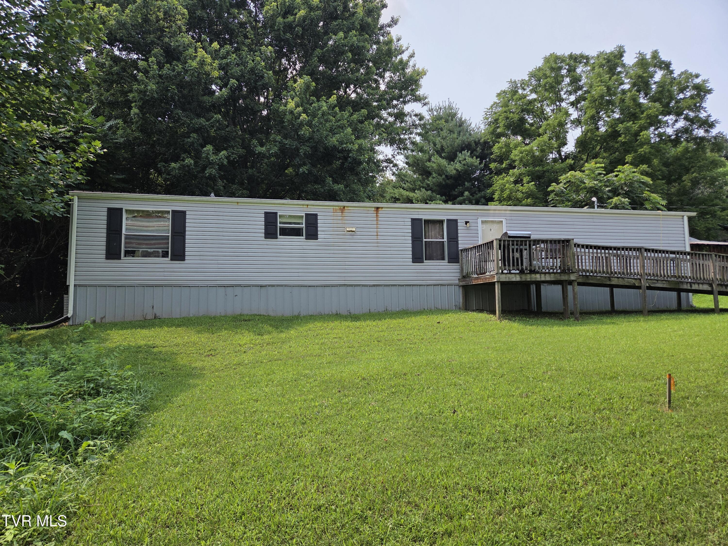 Photo of 3 bed, 2 bath, 1,000 sq ft single family residence at 221 Cassi Road