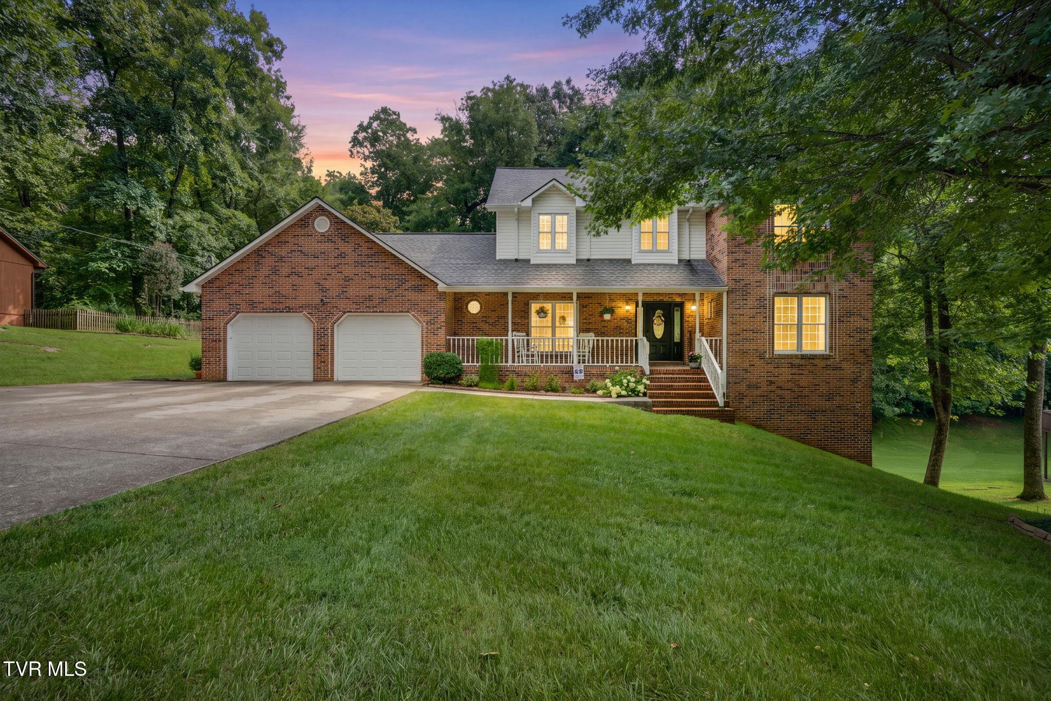 Photo of 5 bed, 4 bath, 3,612 sq ft single family residence at 640 Woodland Drive