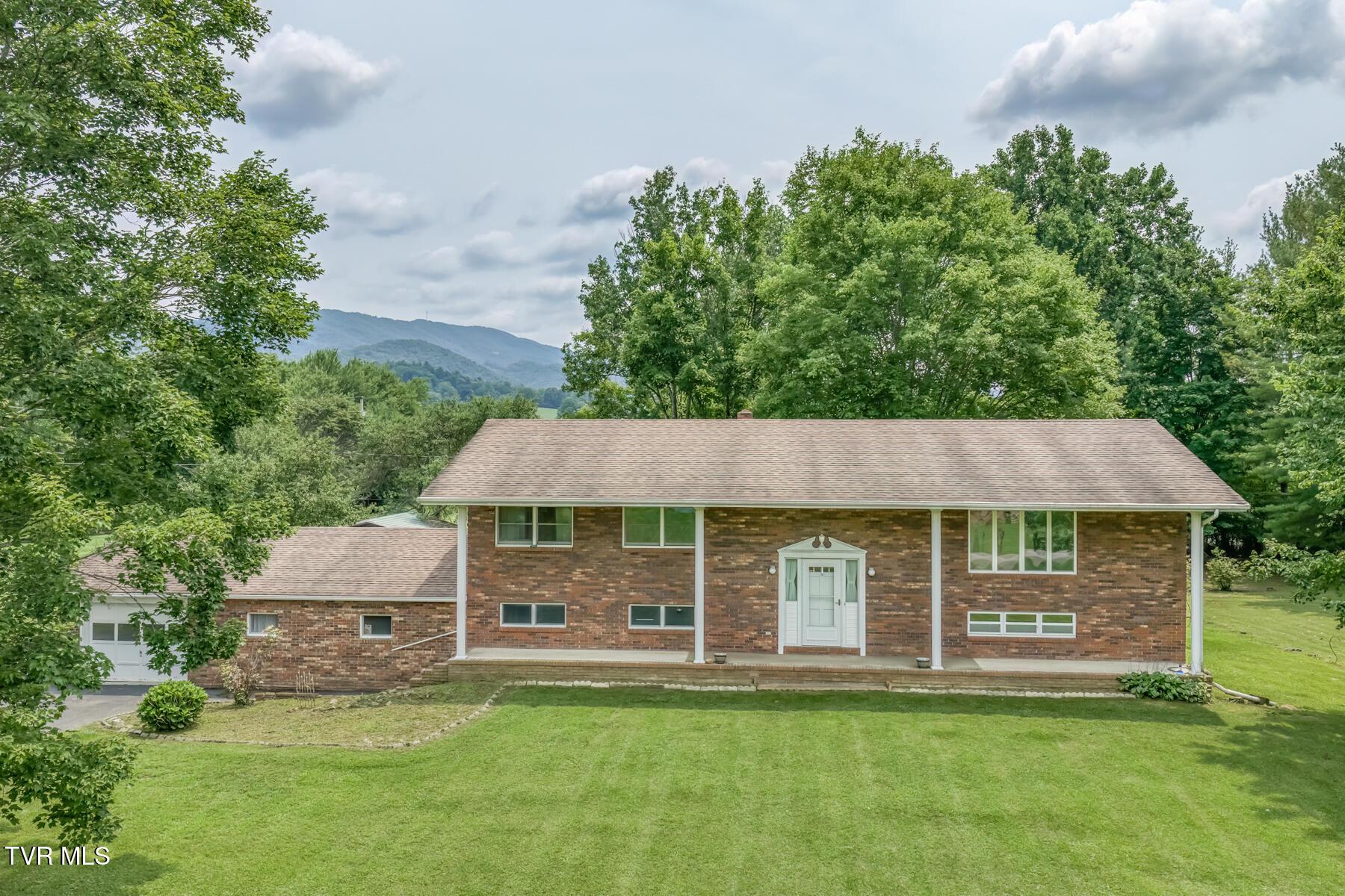 153 Adams Rd-2
