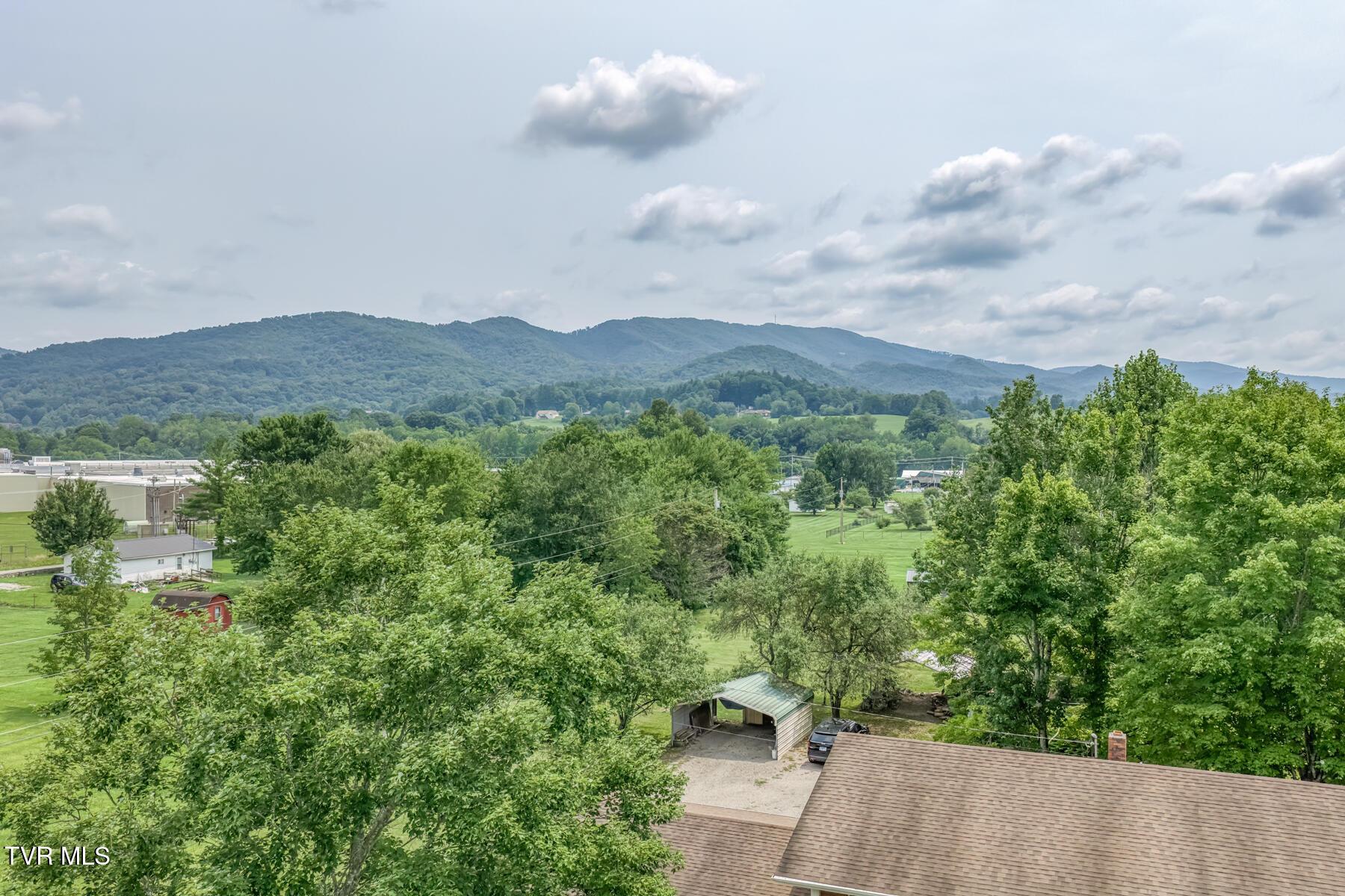 153 Adams Rd-3