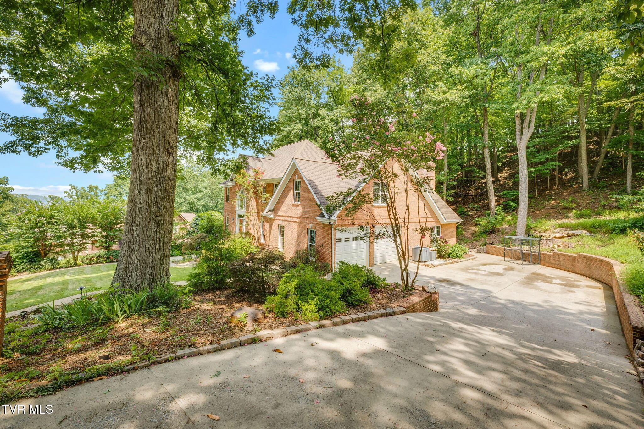 Photo of 5 bed, 6 bath, 5,057 sq ft single family residence at 1808 Bramblewood Drive